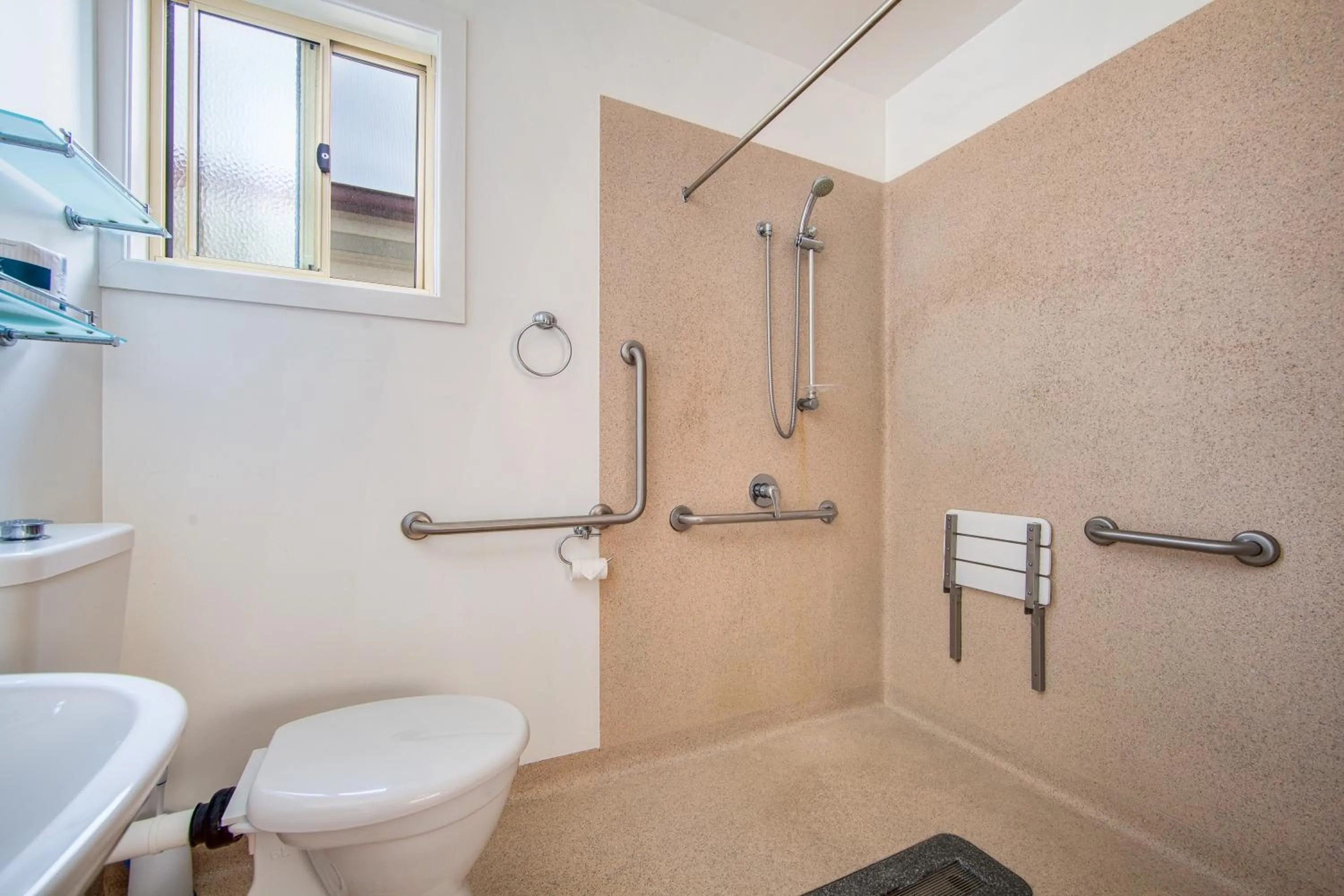 Toilet in Wintersun Gardens Motel