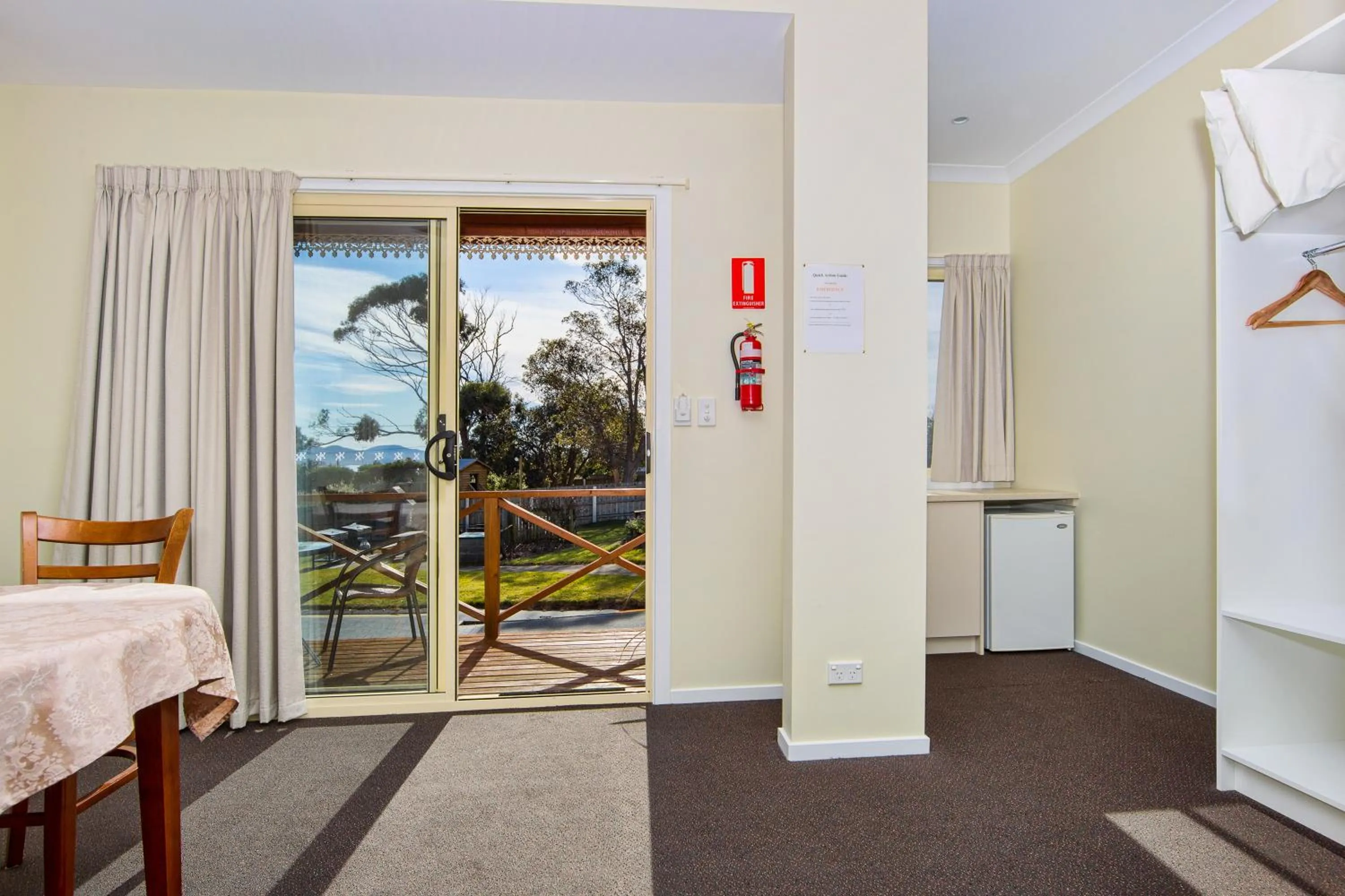 Bedroom, Bed in Wintersun Gardens Motel