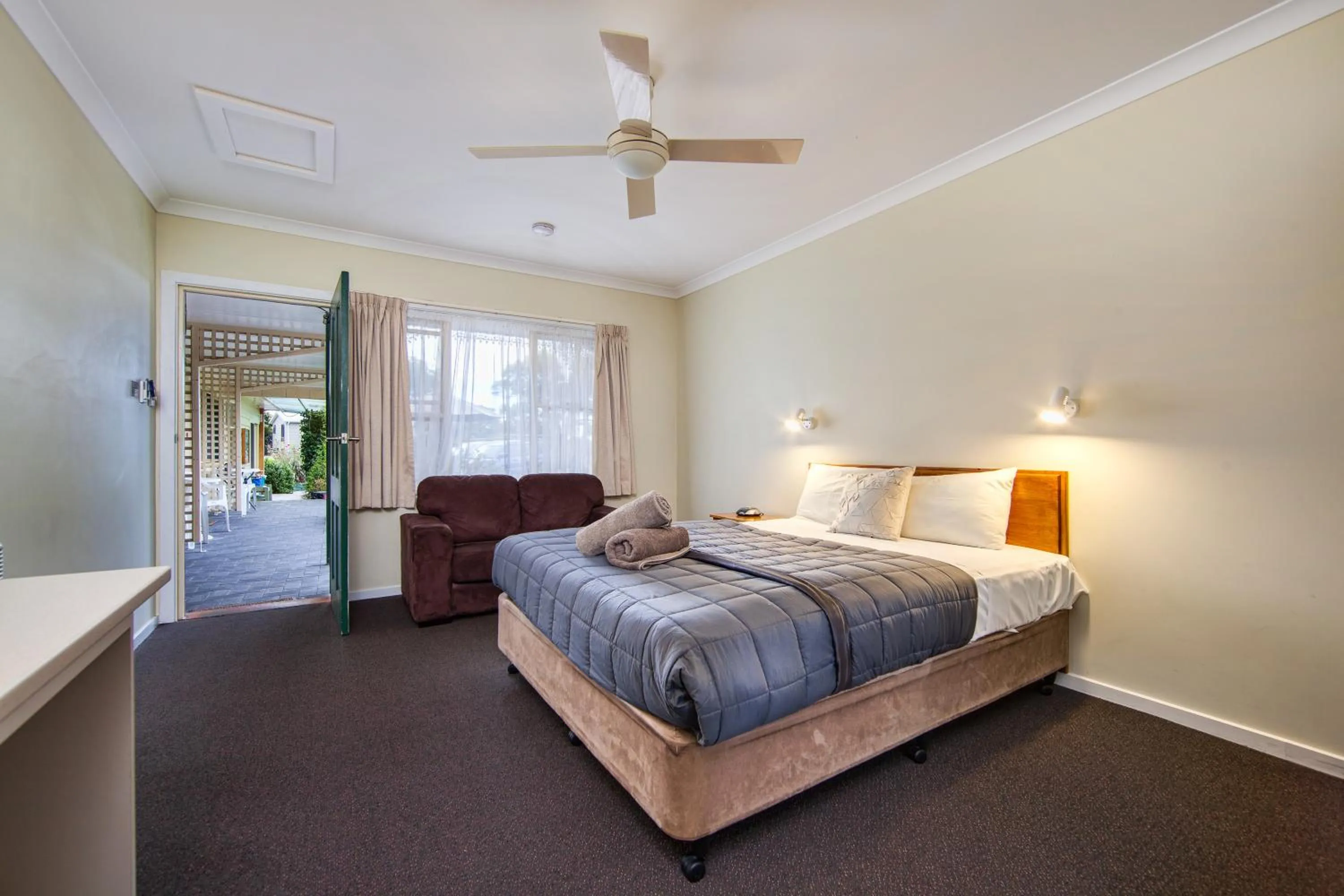 Bed in Wintersun Gardens Motel