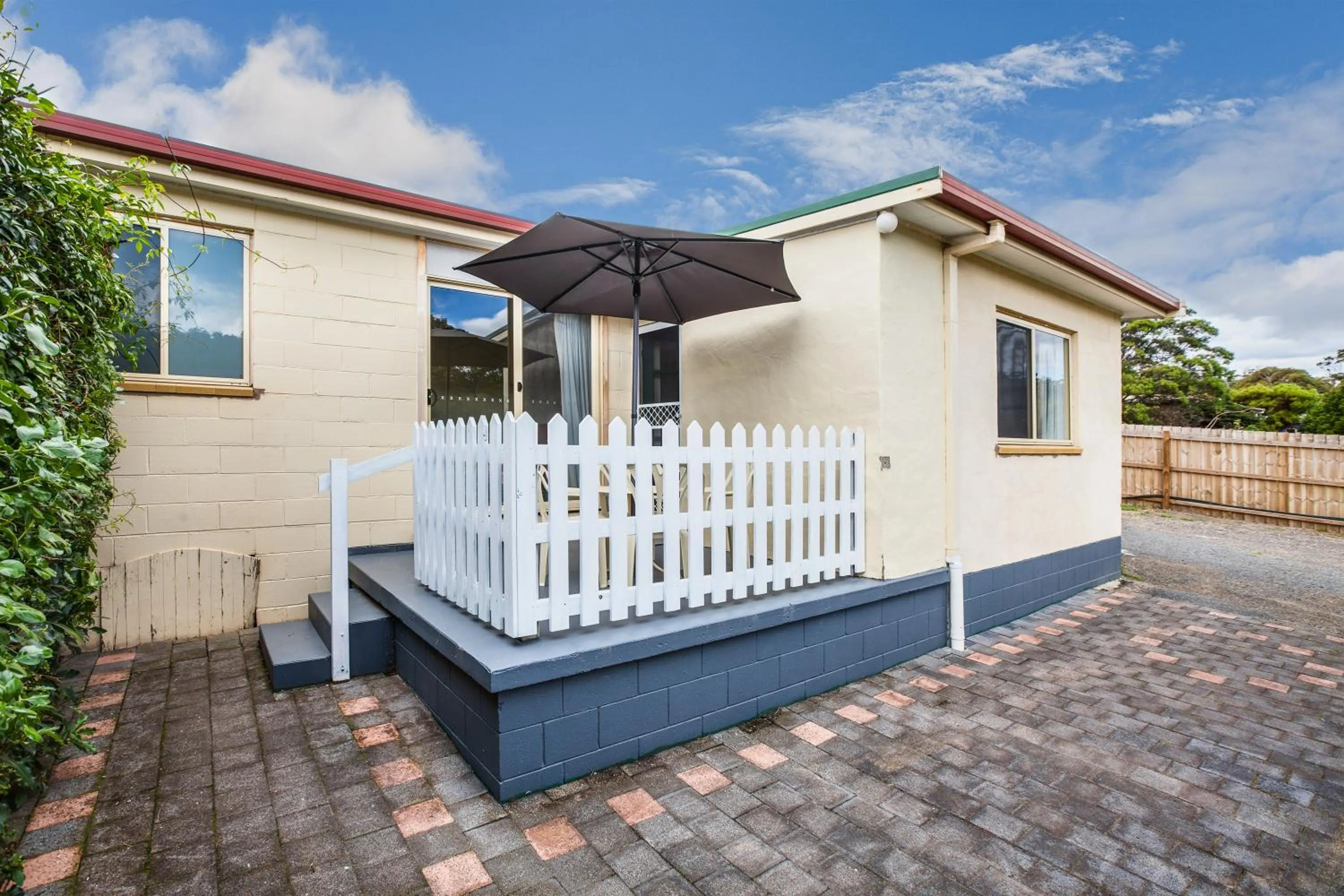 Patio in Wintersun Gardens Motel