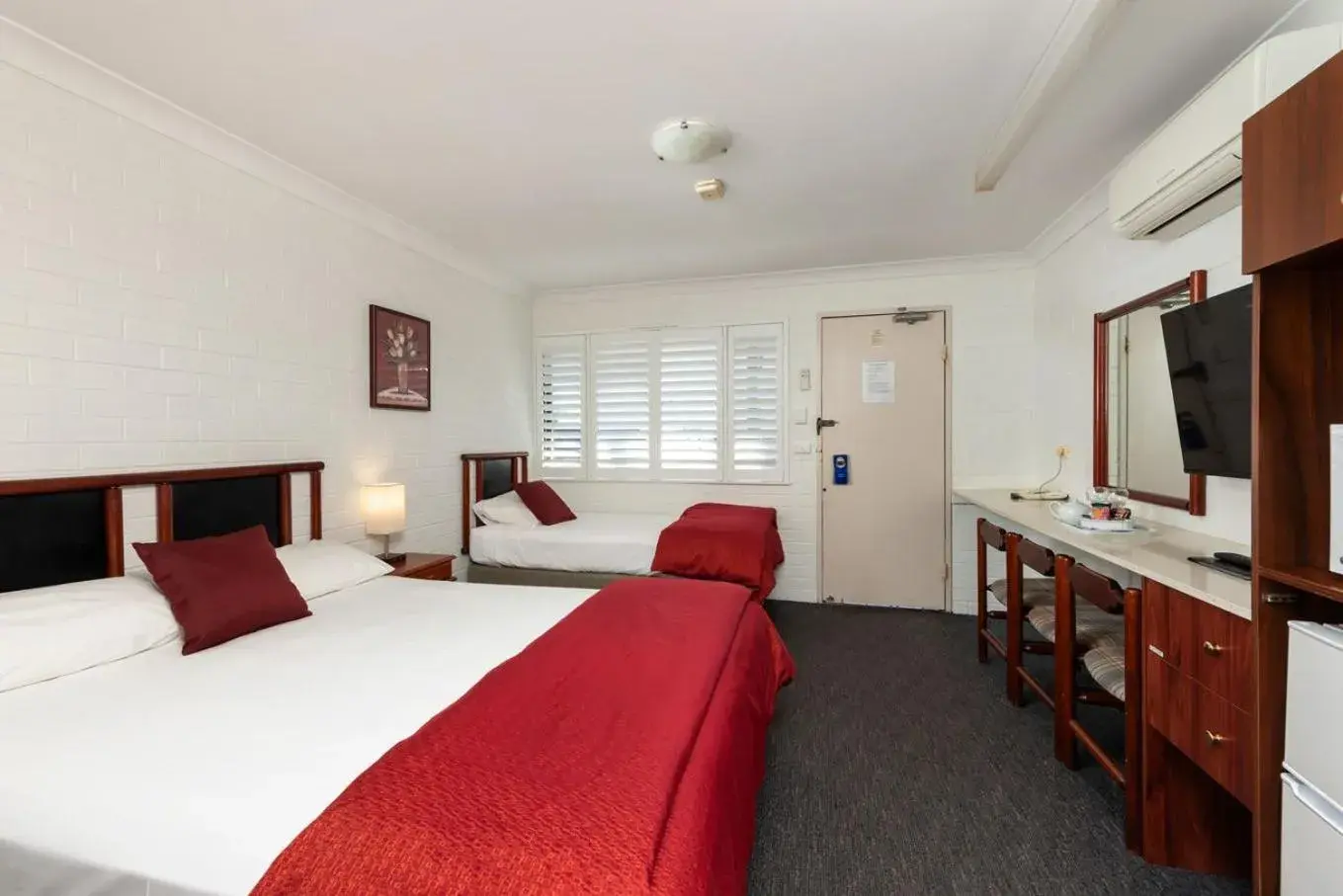 Twin Room in Pigeon House Motor Inn Twin Room in Pigeon House Motor Inn