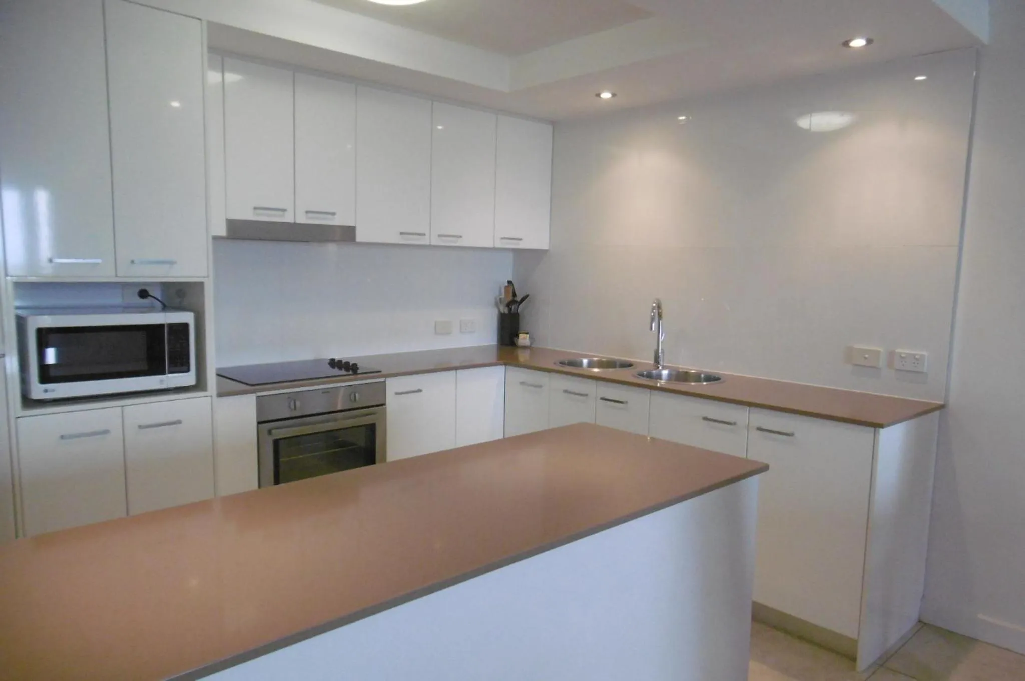 Kitchen or kitchenette in Trafalgar Towers