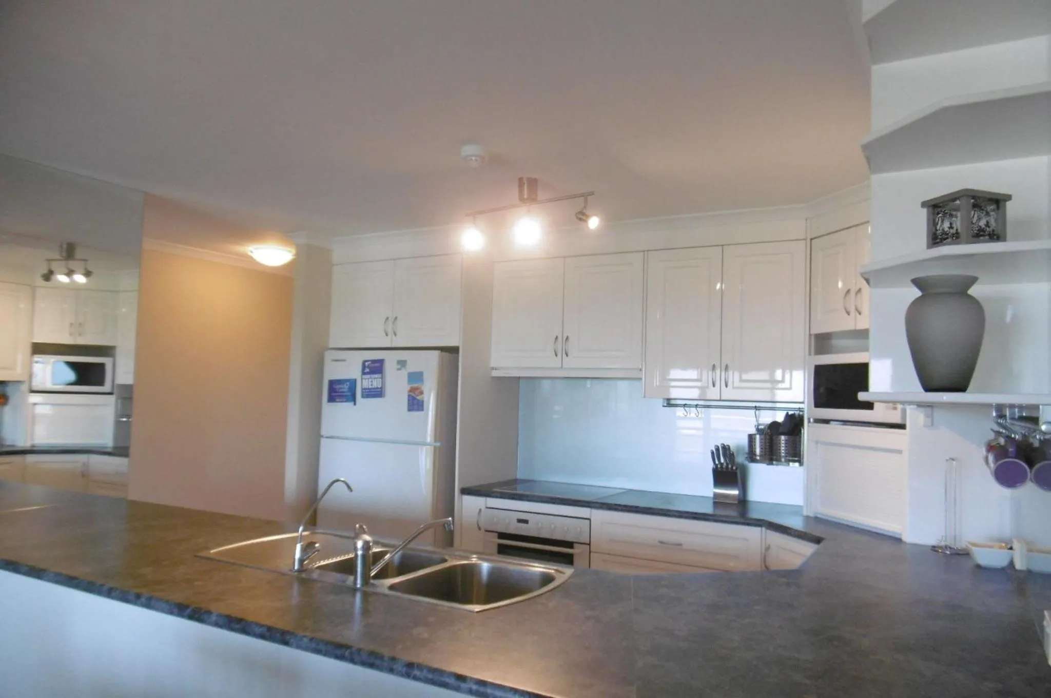 Kitchen or kitchenette in Trafalgar Towers