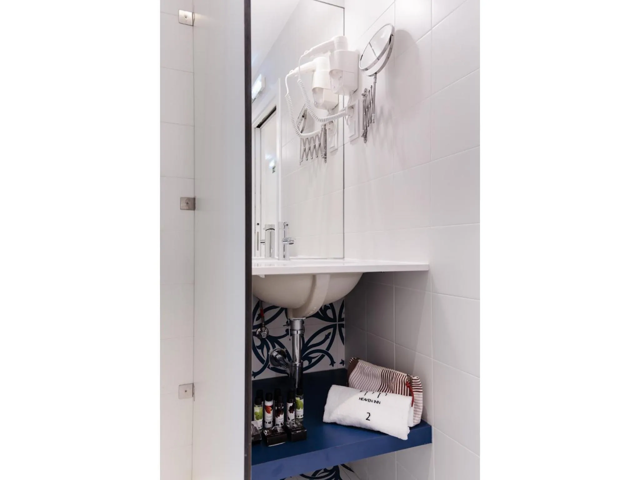 Bathroom in Heaven Inn Suites & Terrace