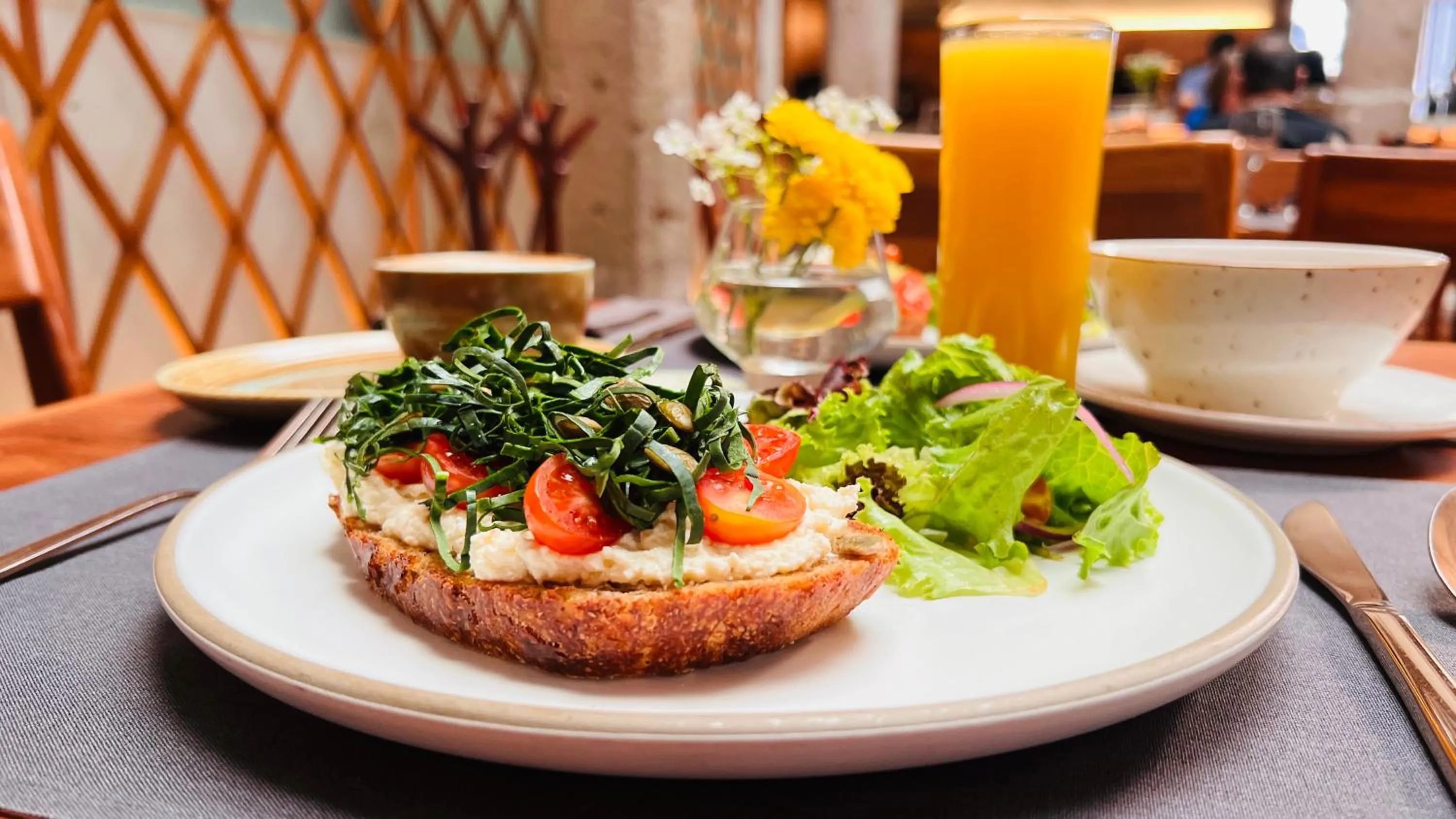 Restaurant/places to eat in Hotel Herencia By Hosting House