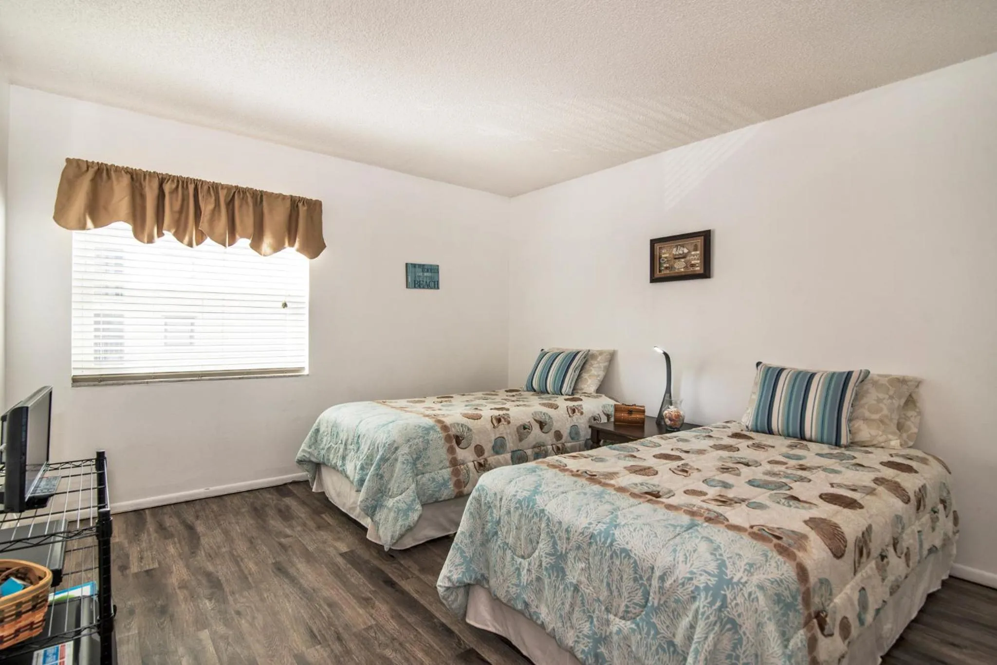 Bedroom, Bed in Intercoastal Beach Suite