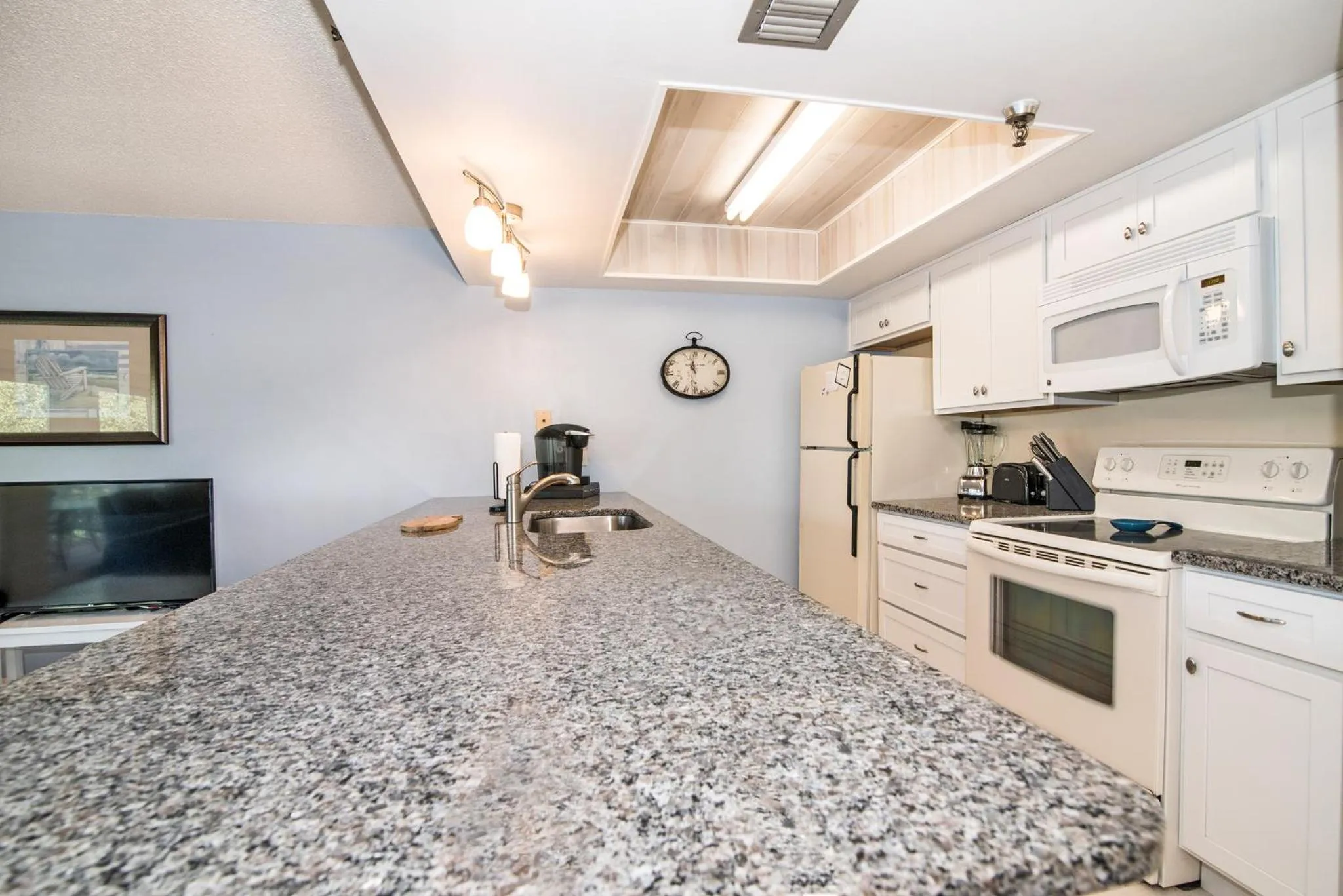Kitchen or kitchenette in Intercoastal Beach Suite