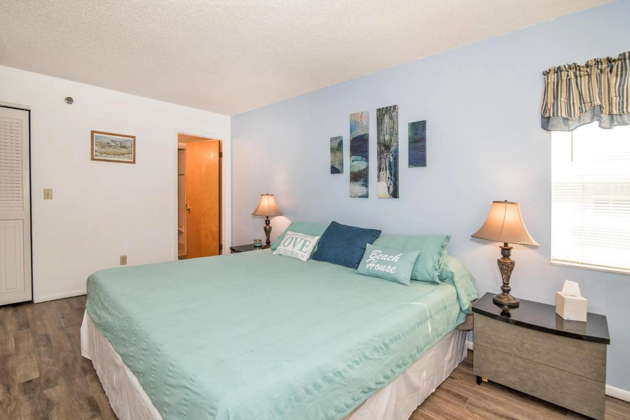 Bedroom, Bed in Intercoastal Beach Suite