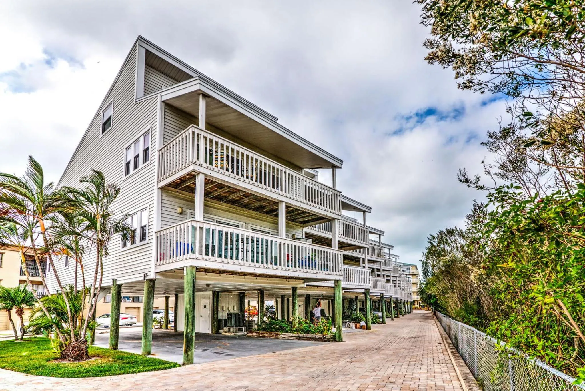 Facade/entrance in Intercoastal Beach Suite