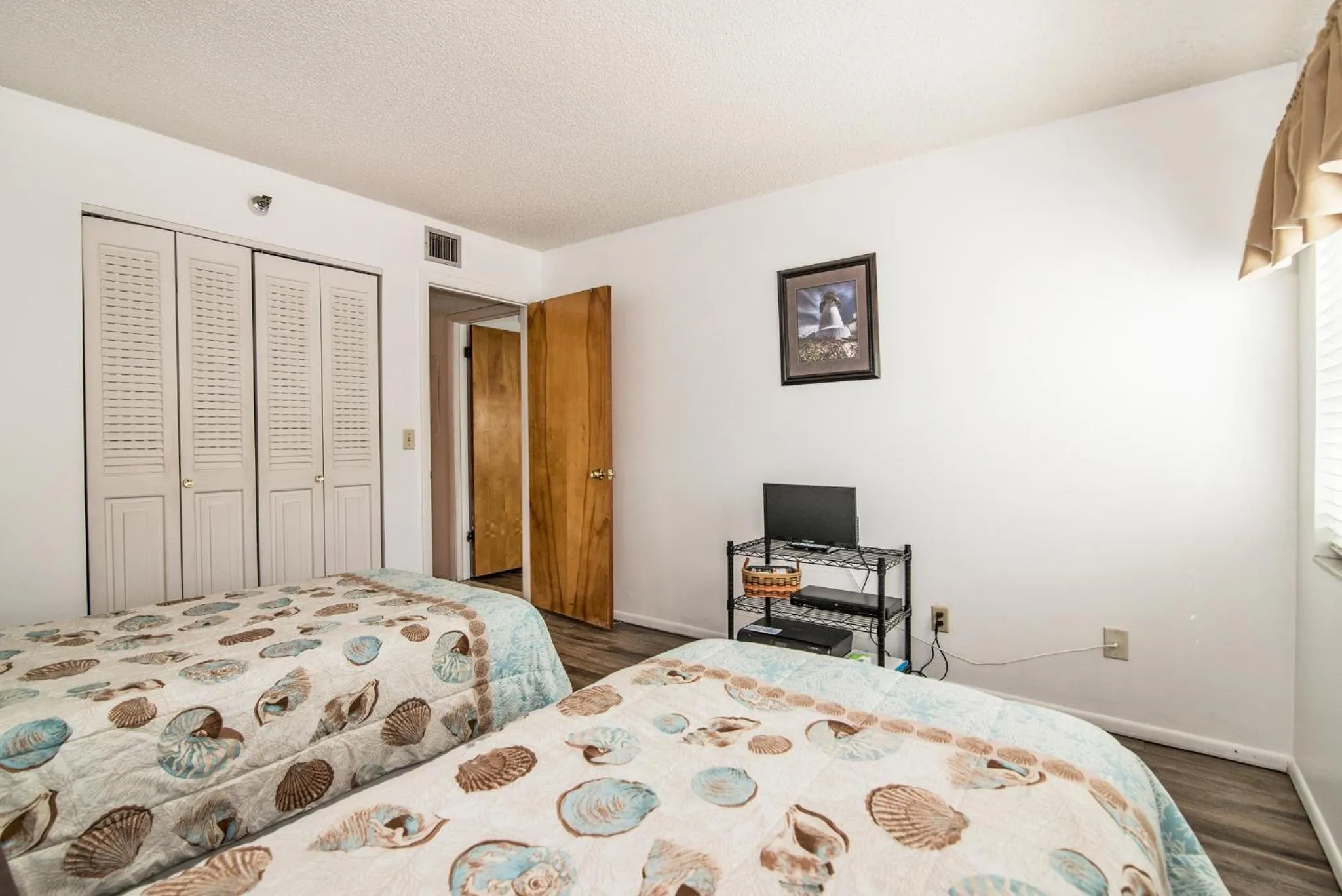 Bedroom, Bed in Intercoastal Beach Suite