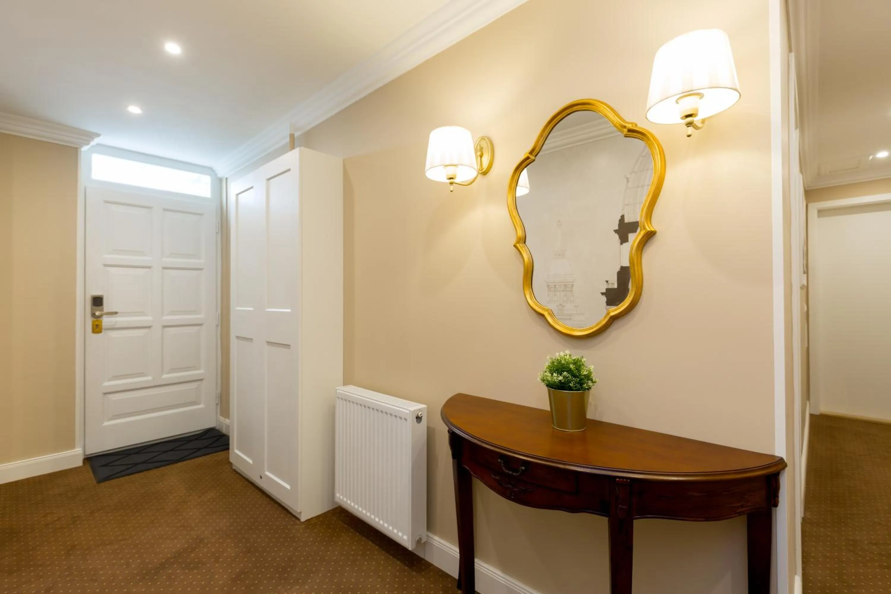 Lobby or reception in Roland Apartments