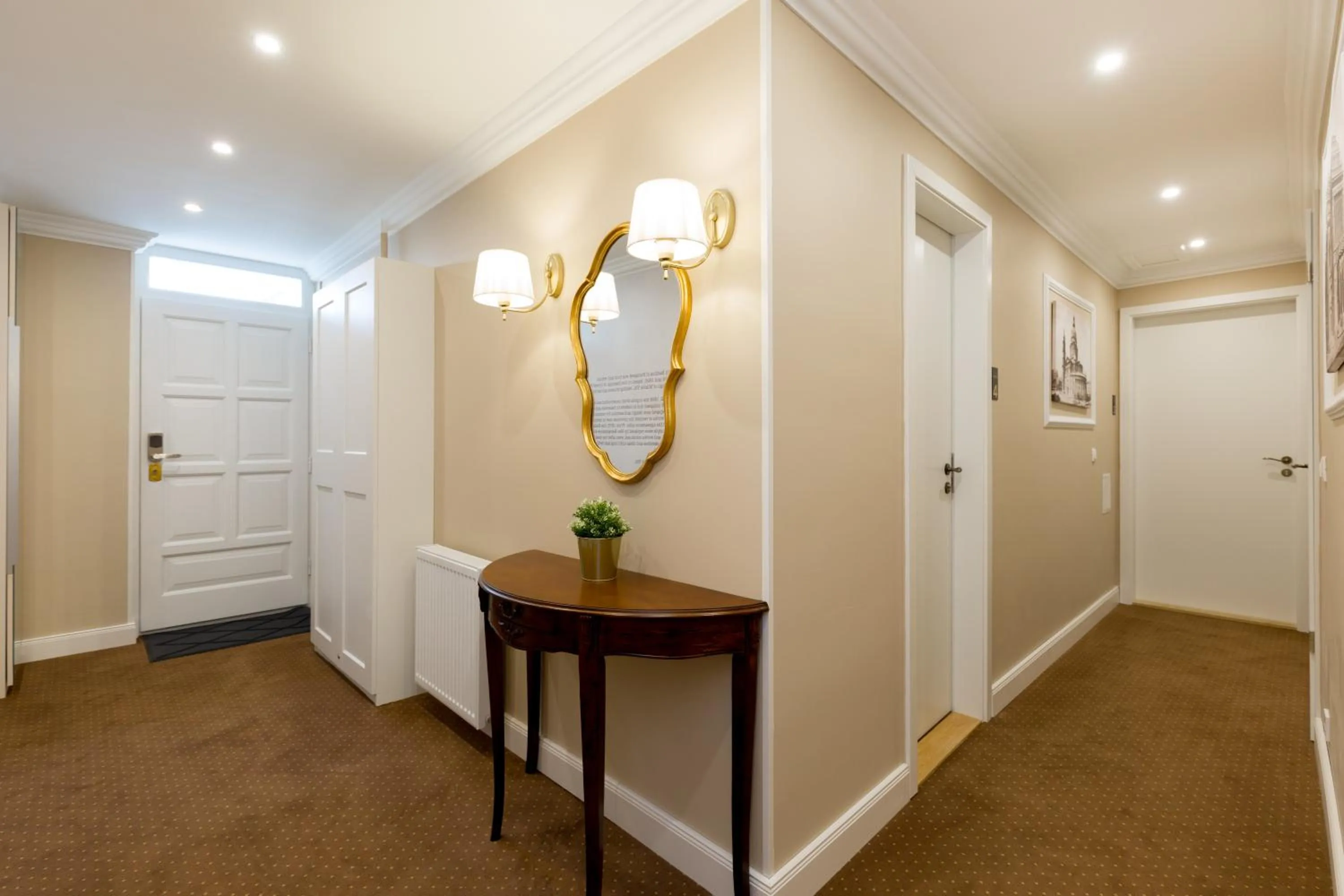 Lobby or reception in Roland Apartments