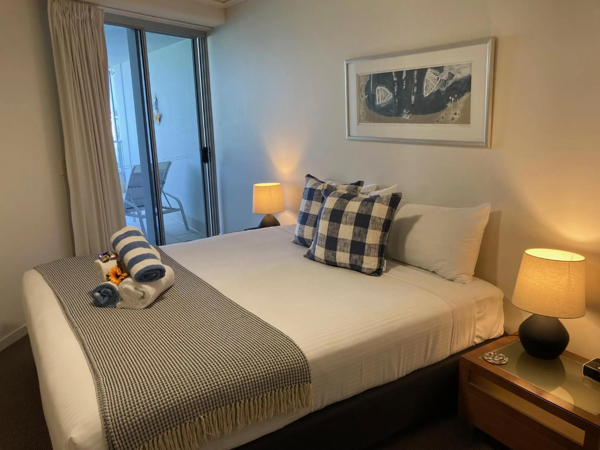 Bedroom, Bed in Waves Maroochy River