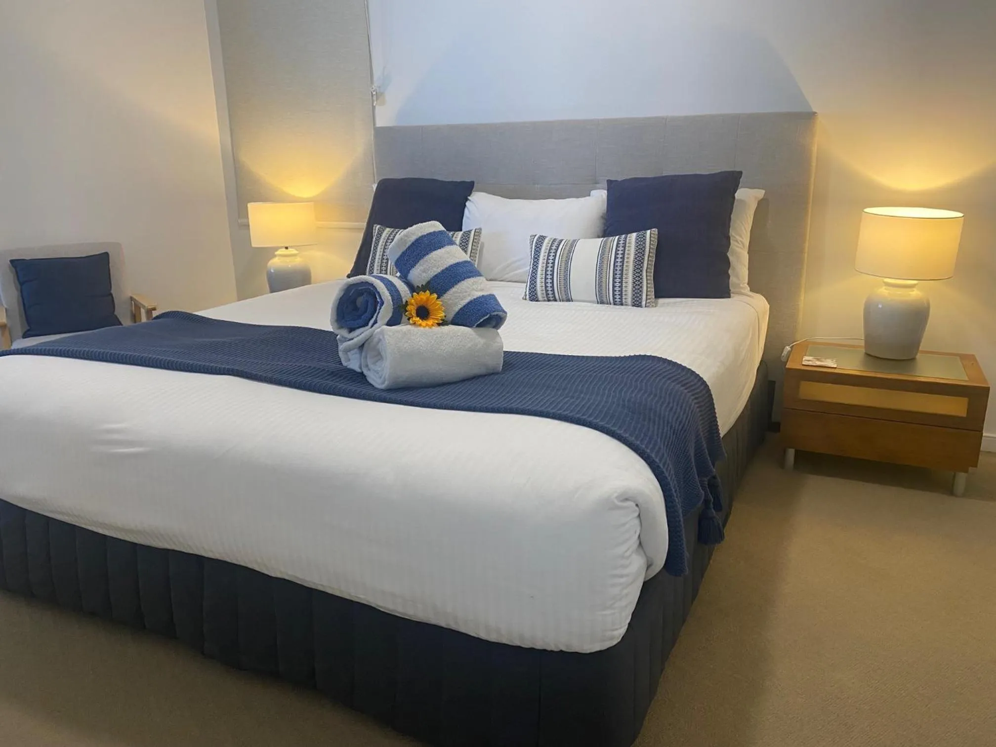 Bedroom, Bed in Waves Maroochy River