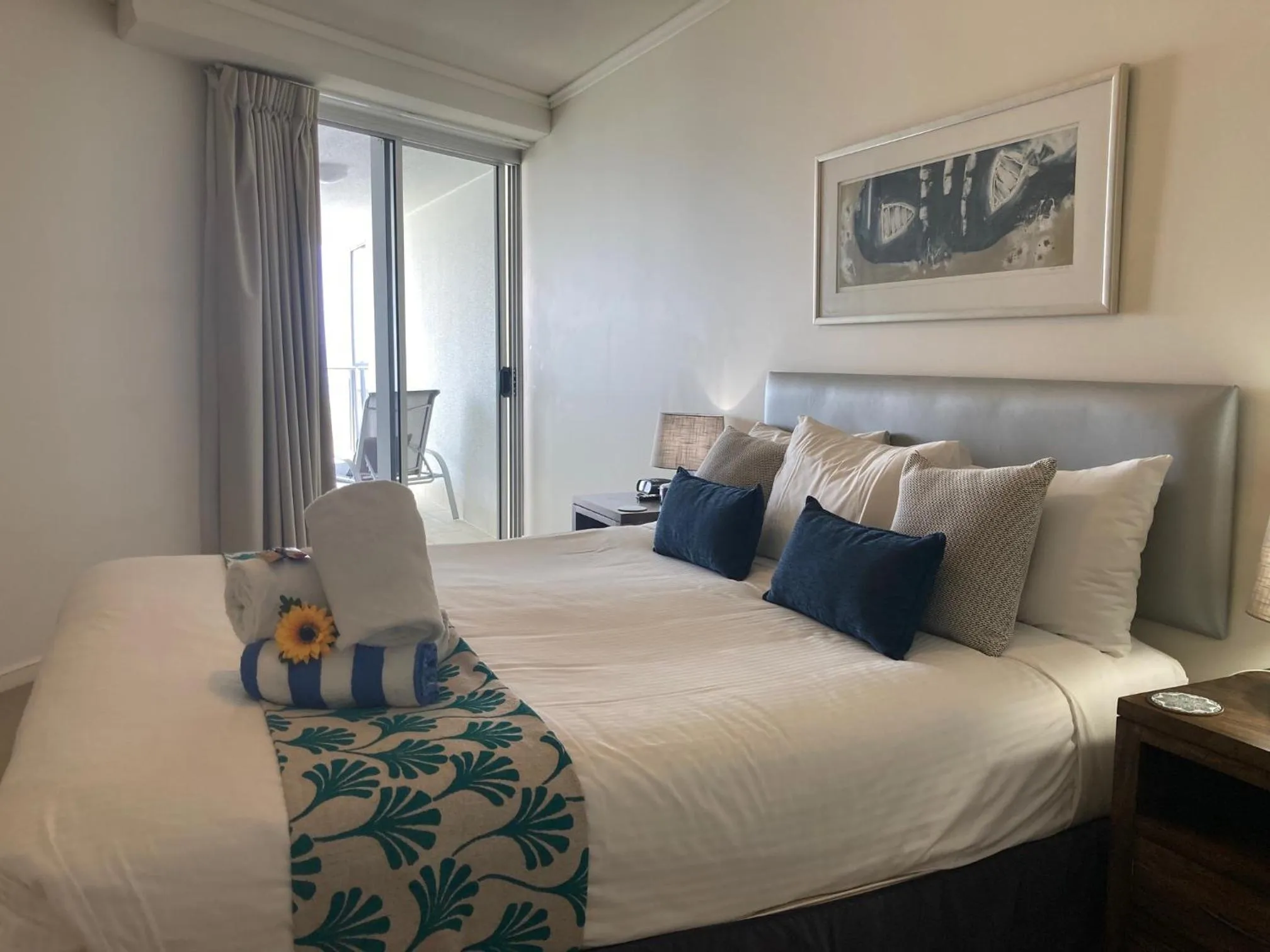 Bedroom, Bed in Waves Maroochy River