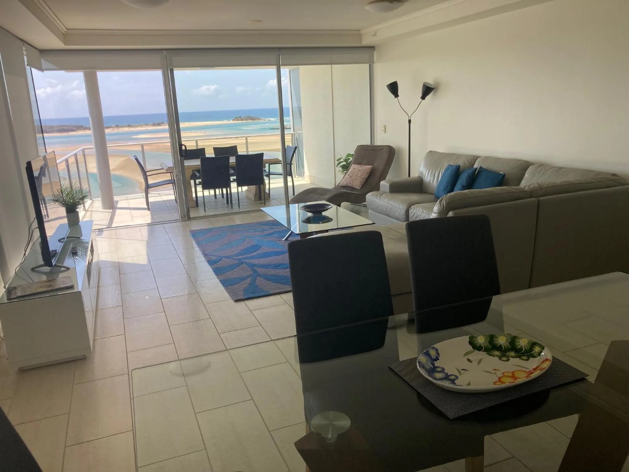 Natural landscape in Waves Maroochy River