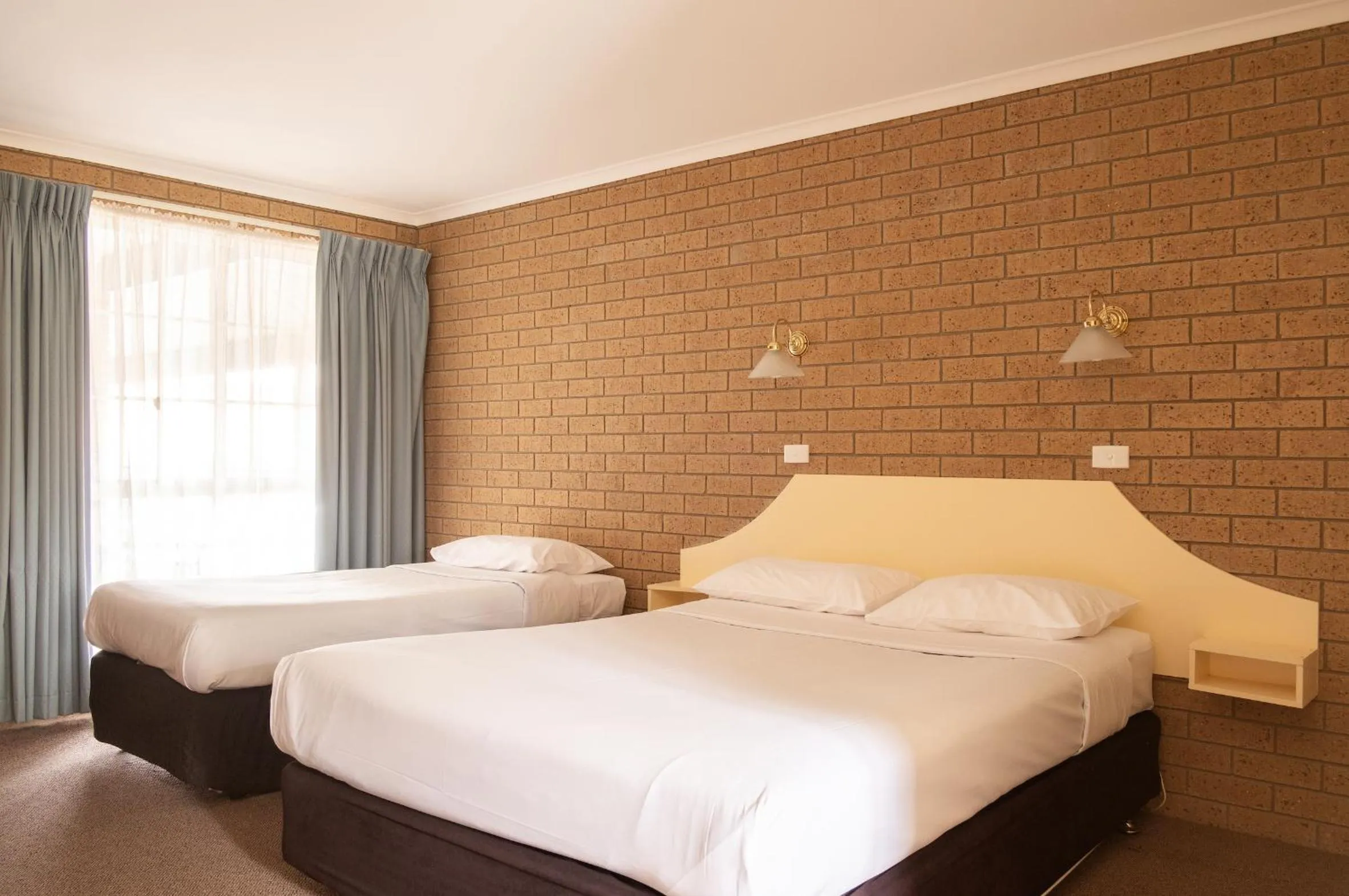 Bedroom, Bed in Hepburn Springs Motor Inn