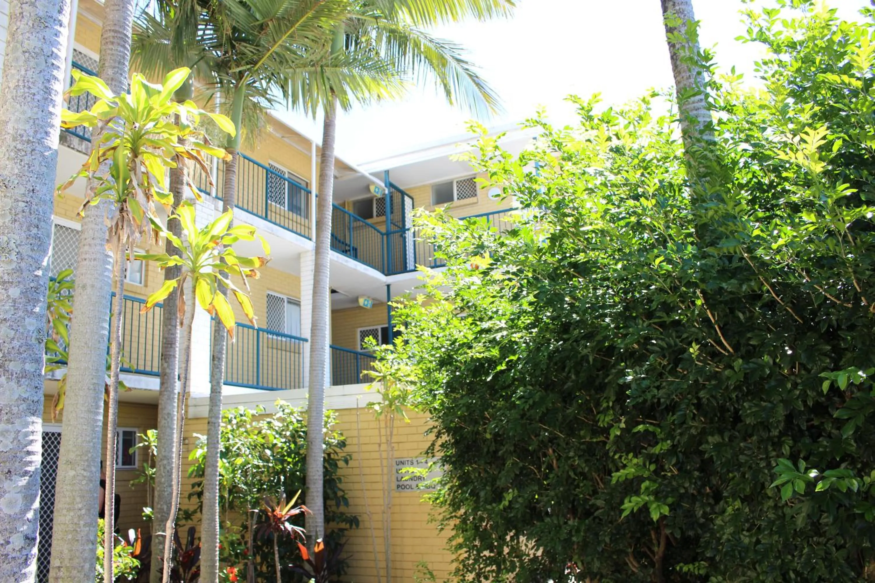 Property building in Broadwater Keys Holiday Apartments