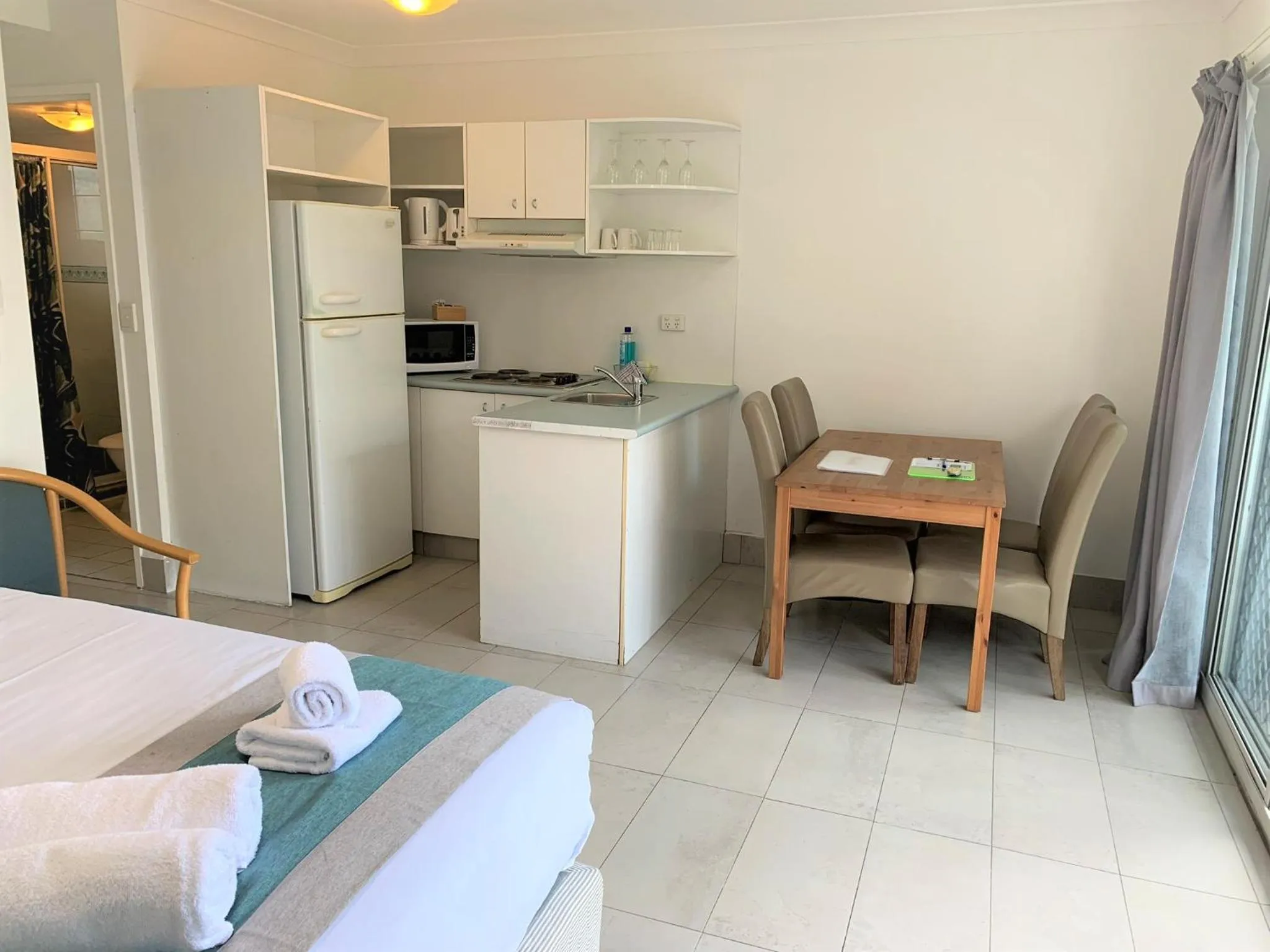 Bed in Broadwater Keys Holiday Apartments