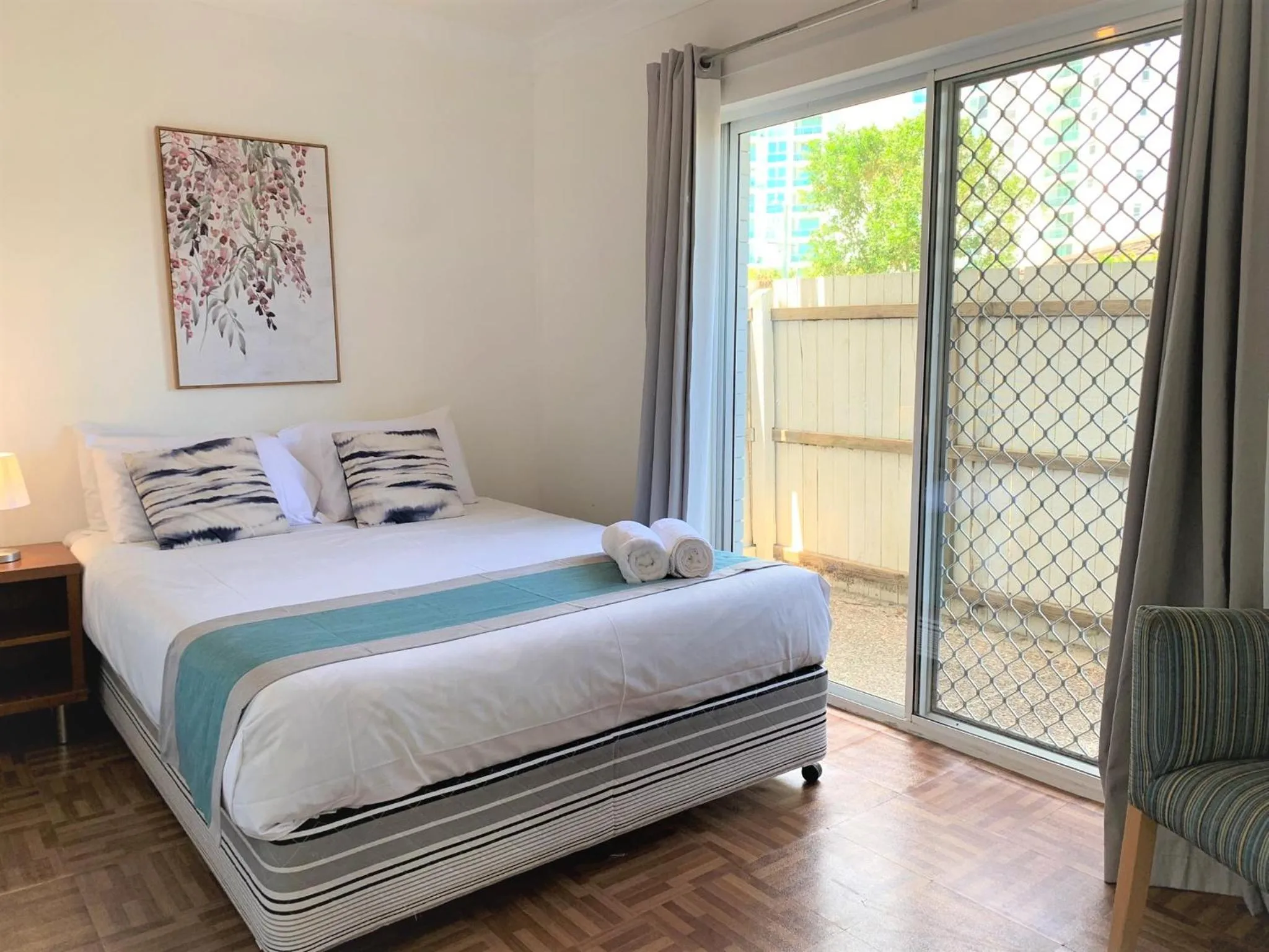 Bed in Broadwater Keys Holiday Apartments