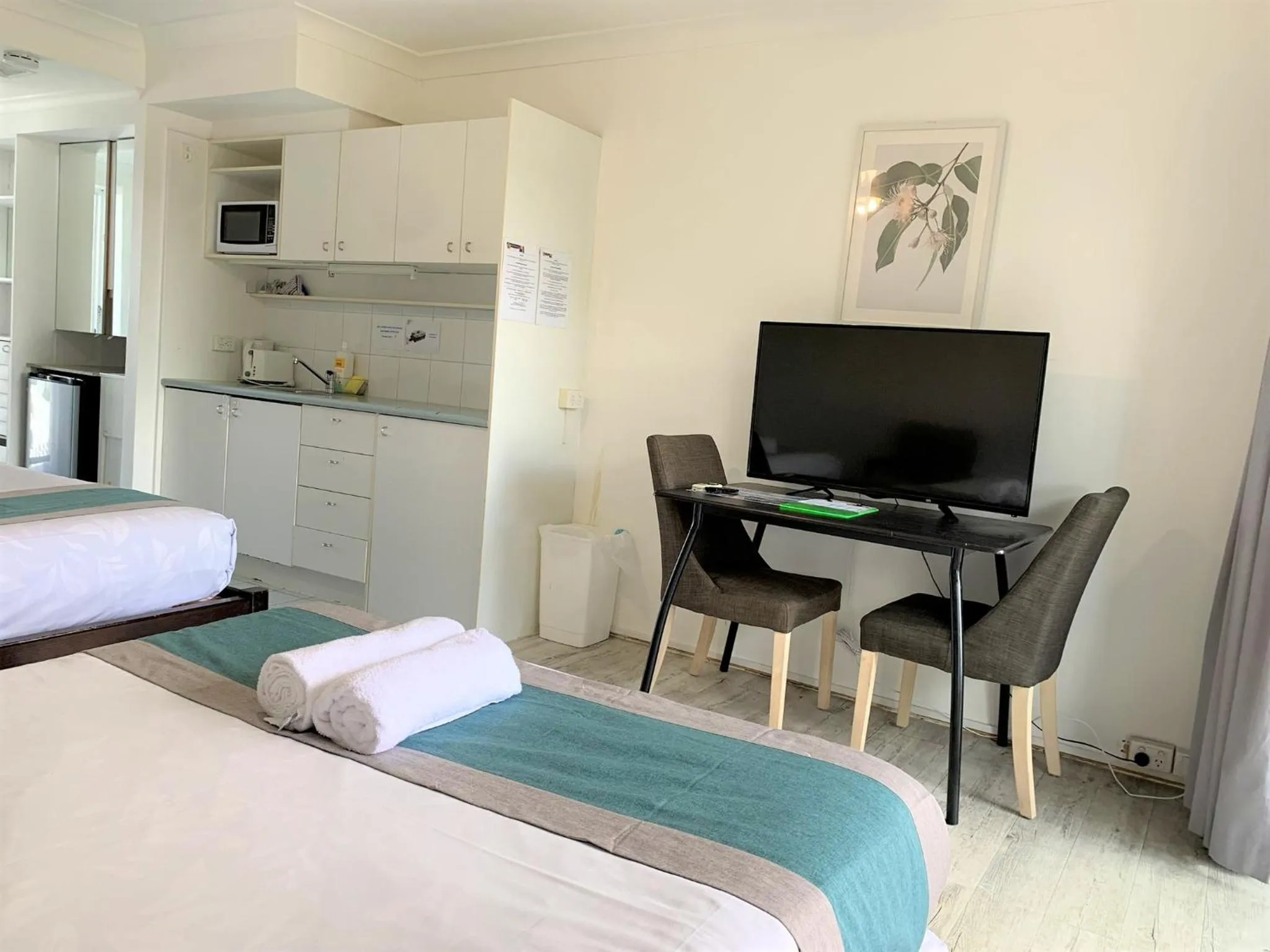 Bed in Broadwater Keys Holiday Apartments
