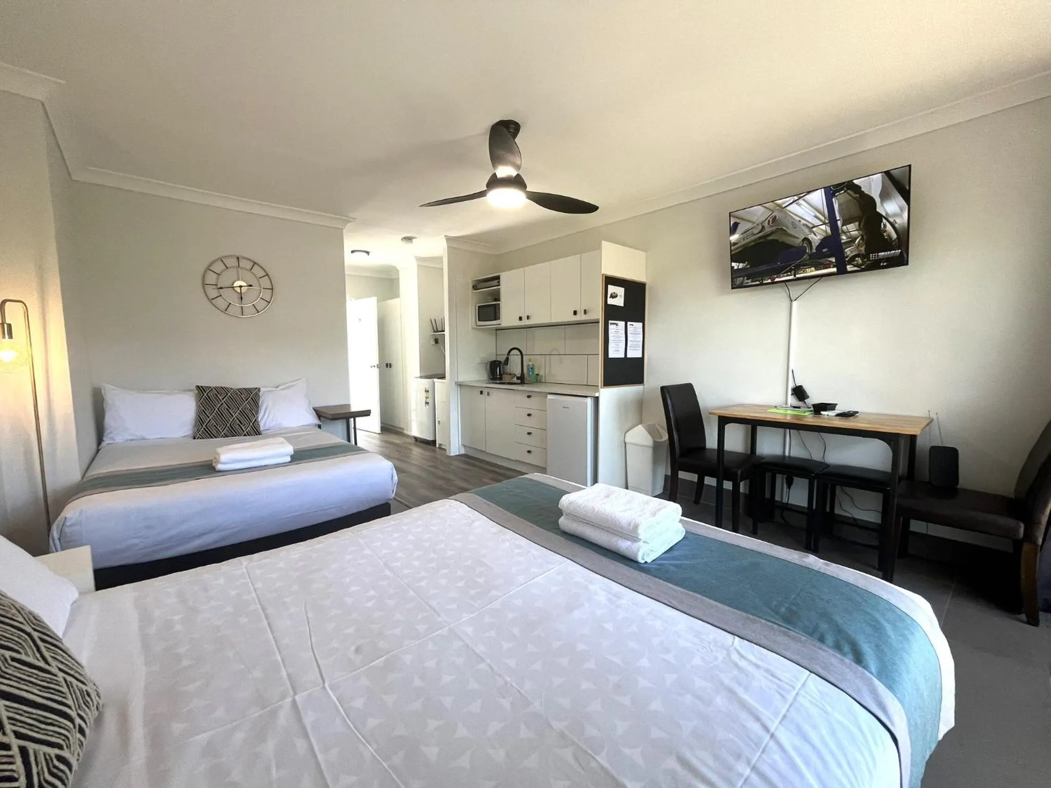Bed in Broadwater Keys Holiday Apartments