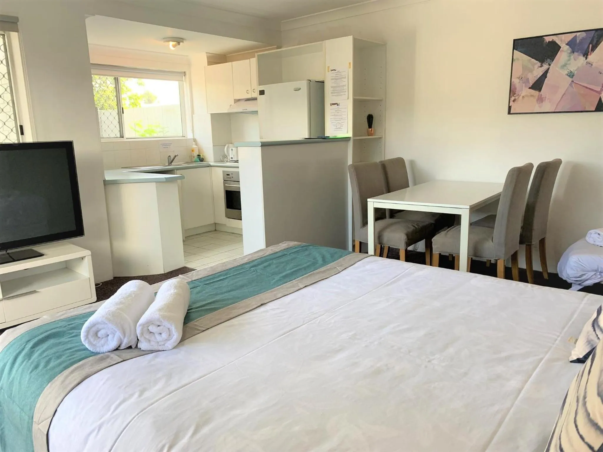 Bed in Broadwater Keys Holiday Apartments