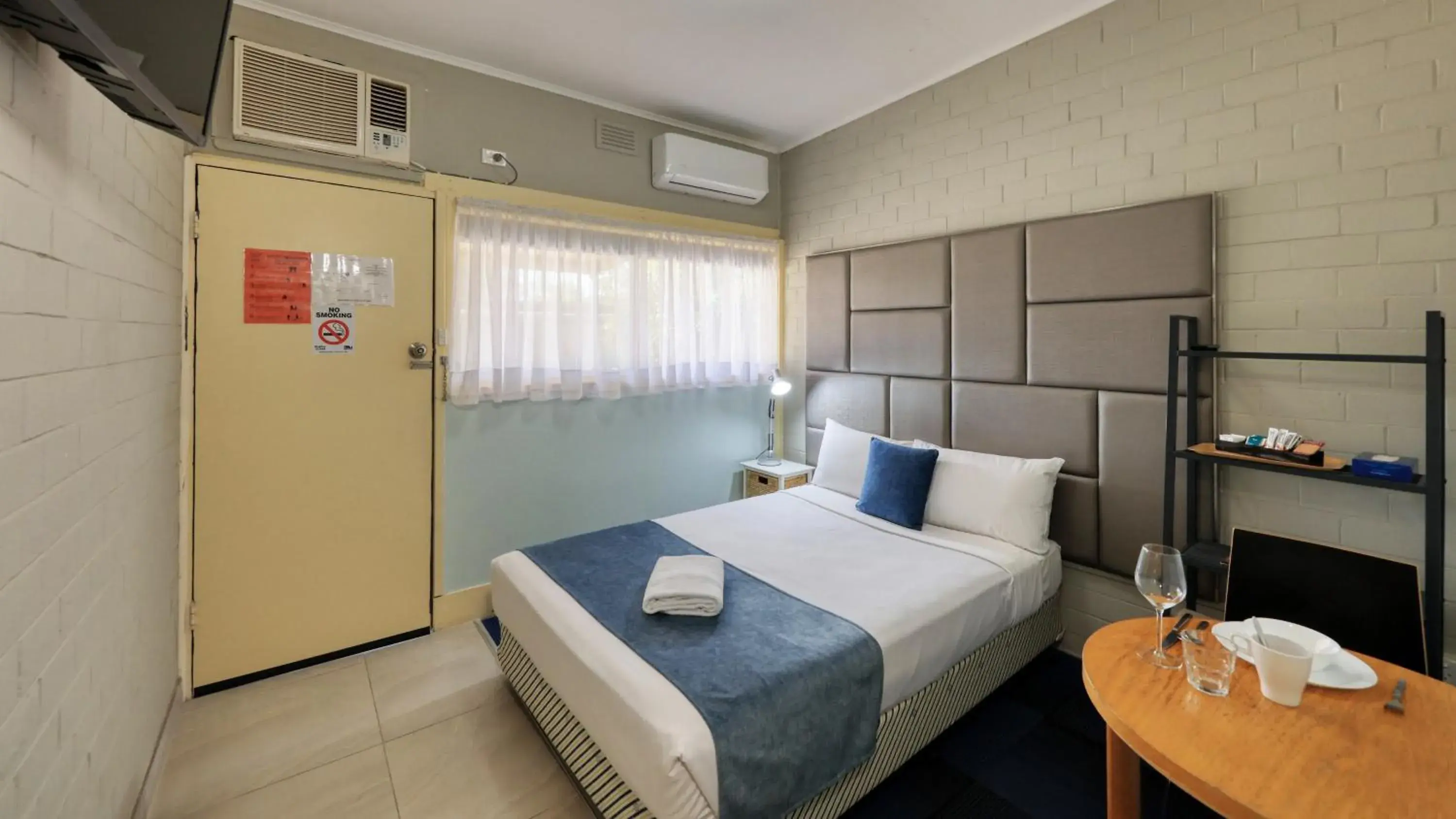 Bed in Rose City Motor Inn Bed in Rose City Motor Inn