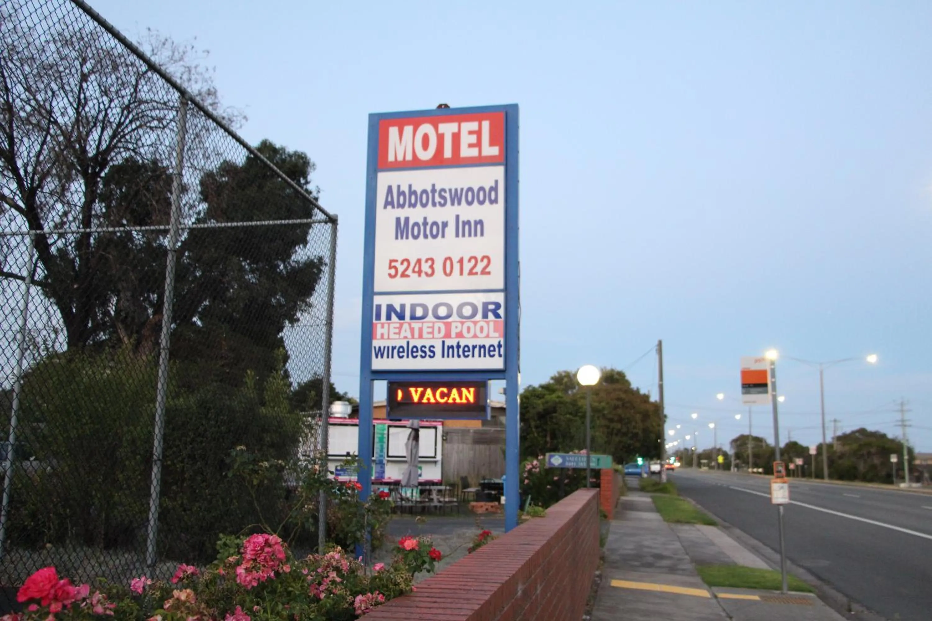 Property building in Abbotswood Motor Inn