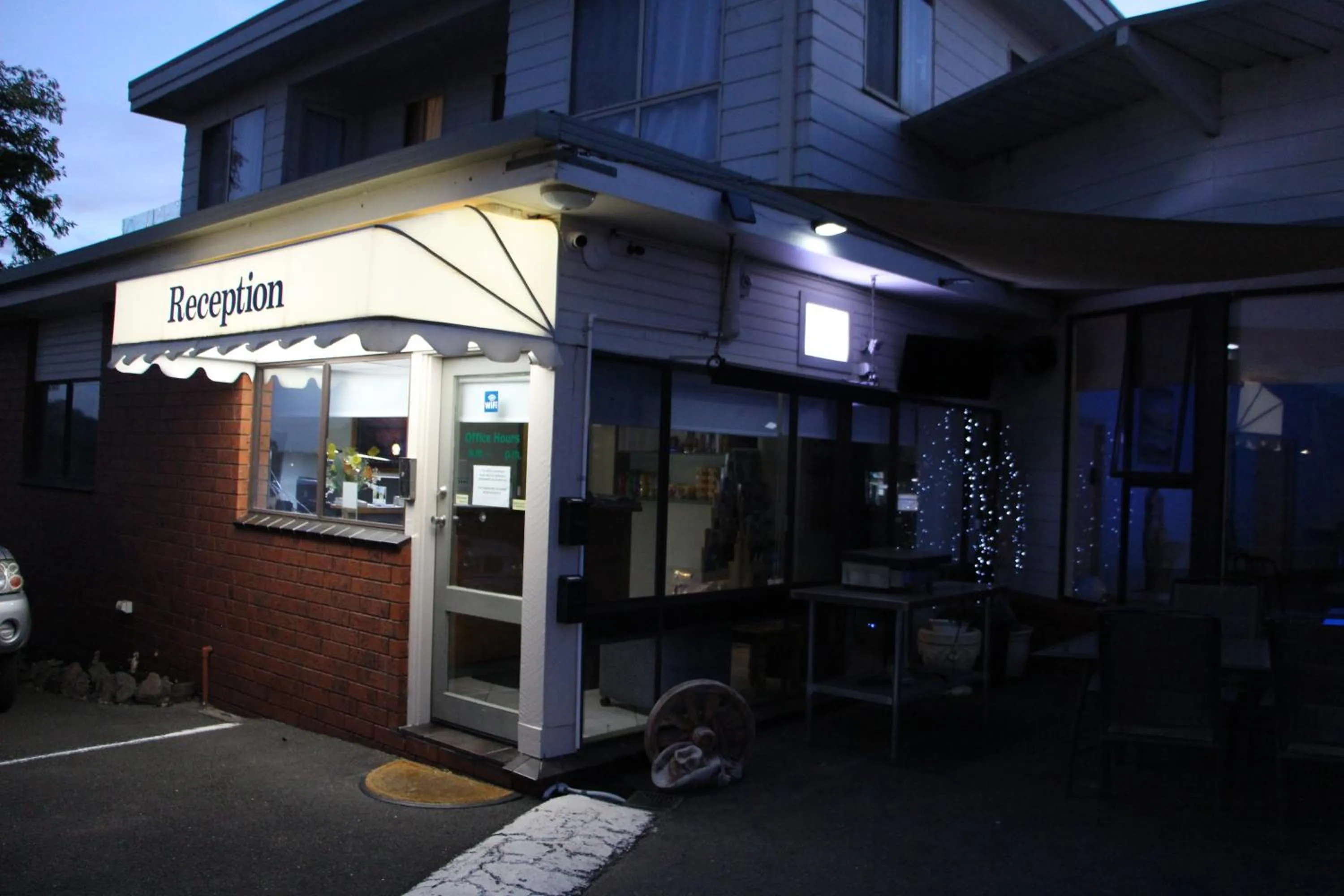 Property building in Abbotswood Motor Inn