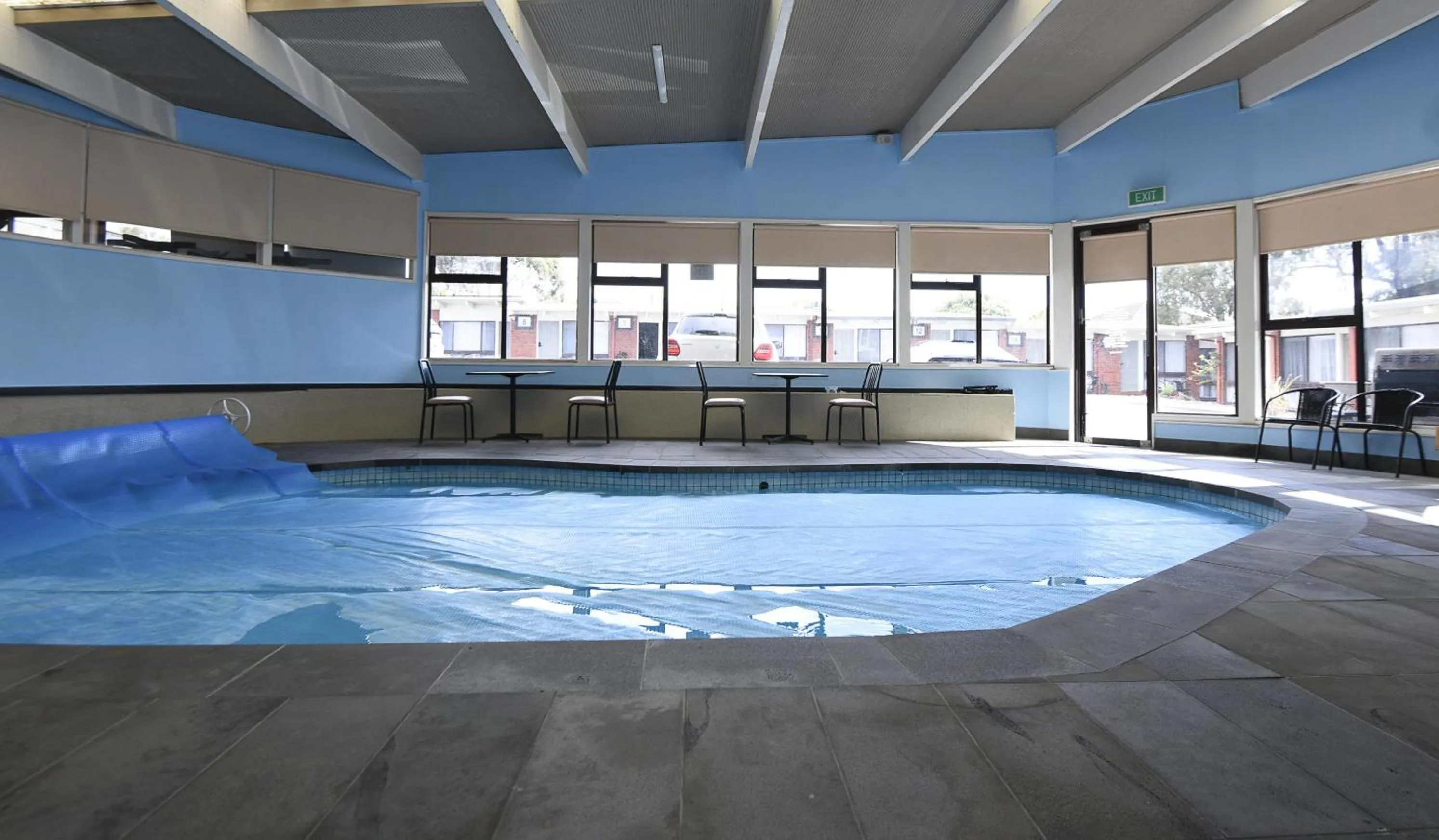 Swimming pool in Abbotswood Motor Inn