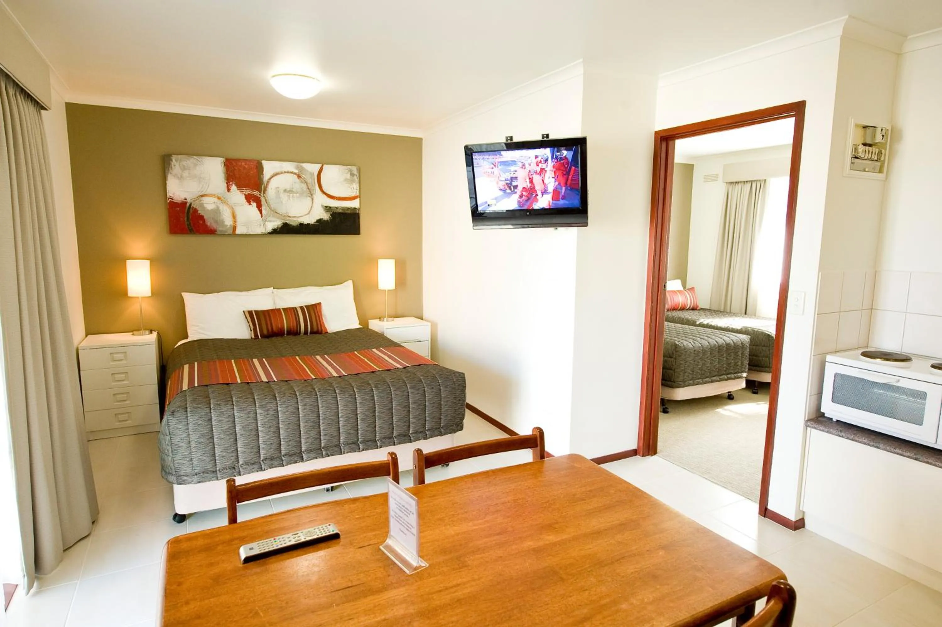 Photo of the whole room in Redwood Manor Motel Apartments