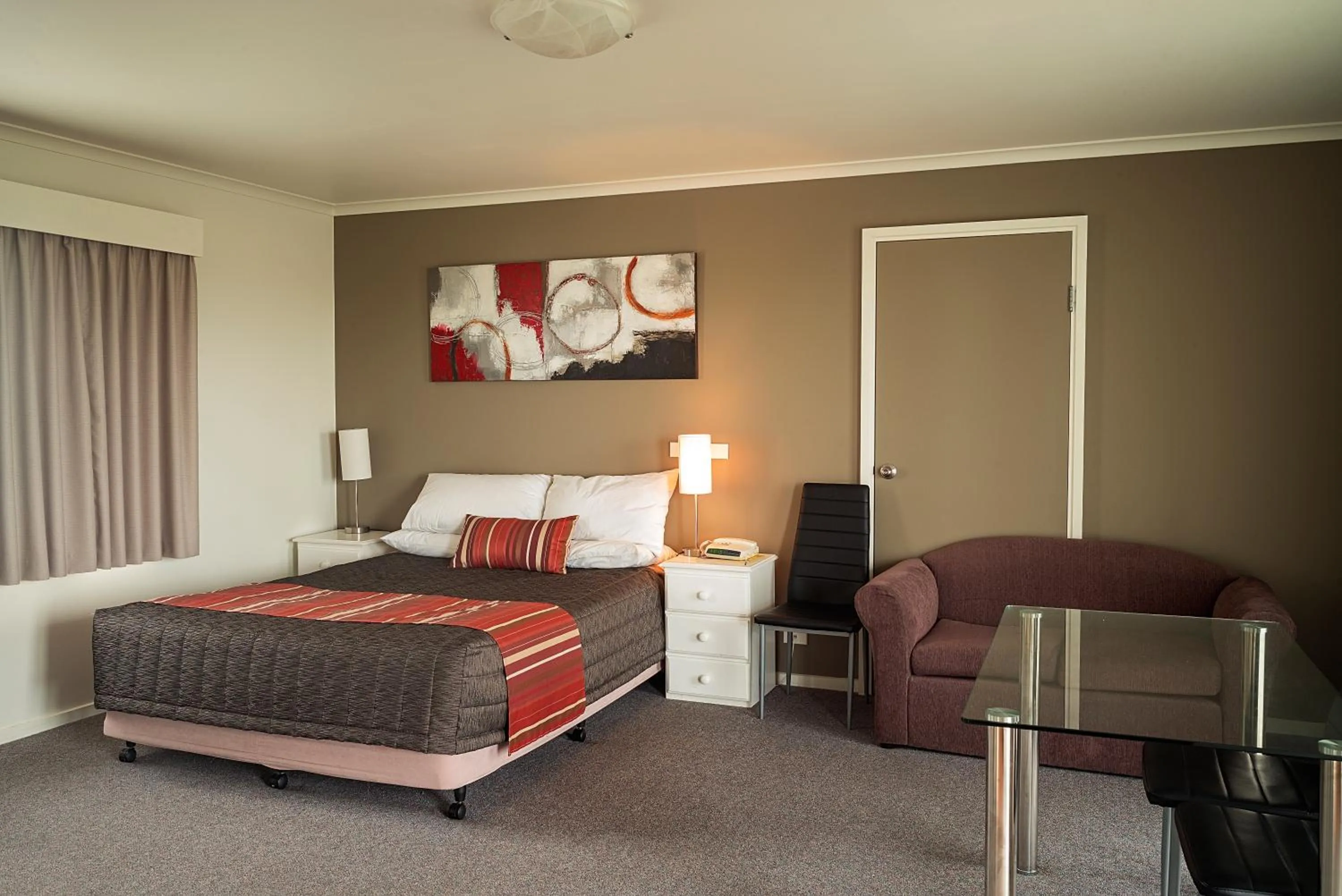 Photo of the whole room in Redwood Manor Motel Apartments