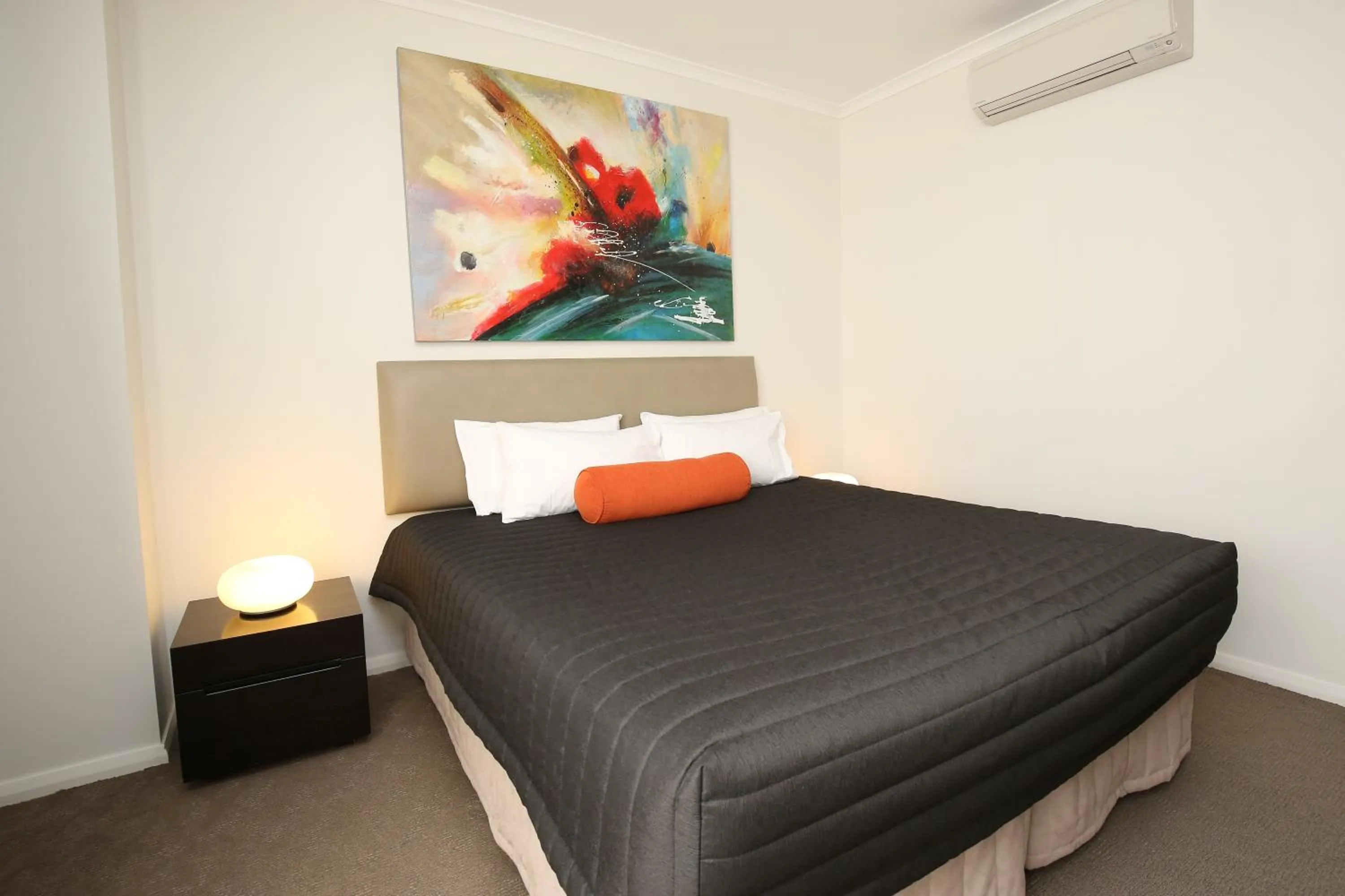 Bed in Indulge Apartments - Ontario