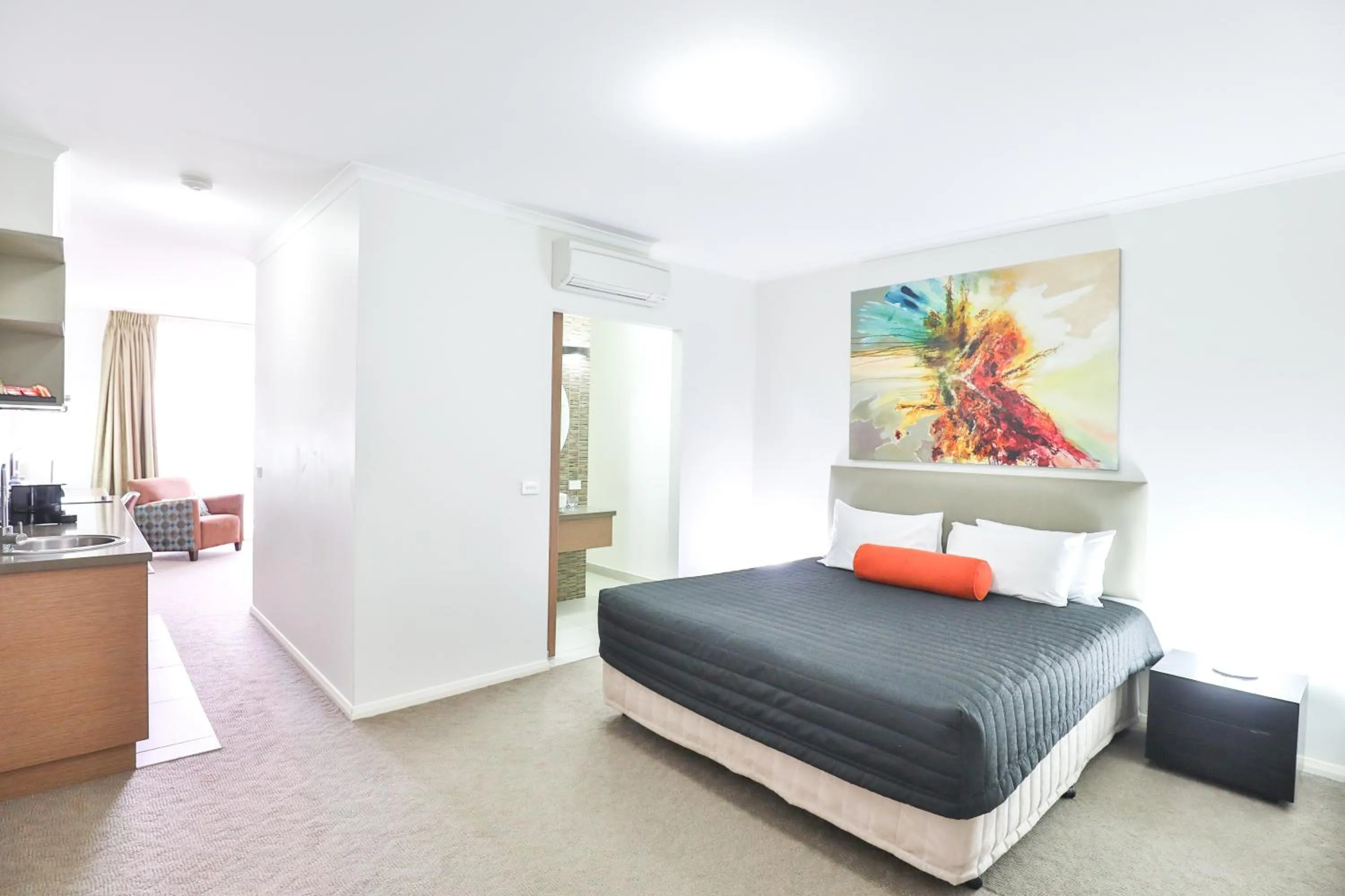 Photo of the whole room, Bed in Indulge Apartments - Ontario