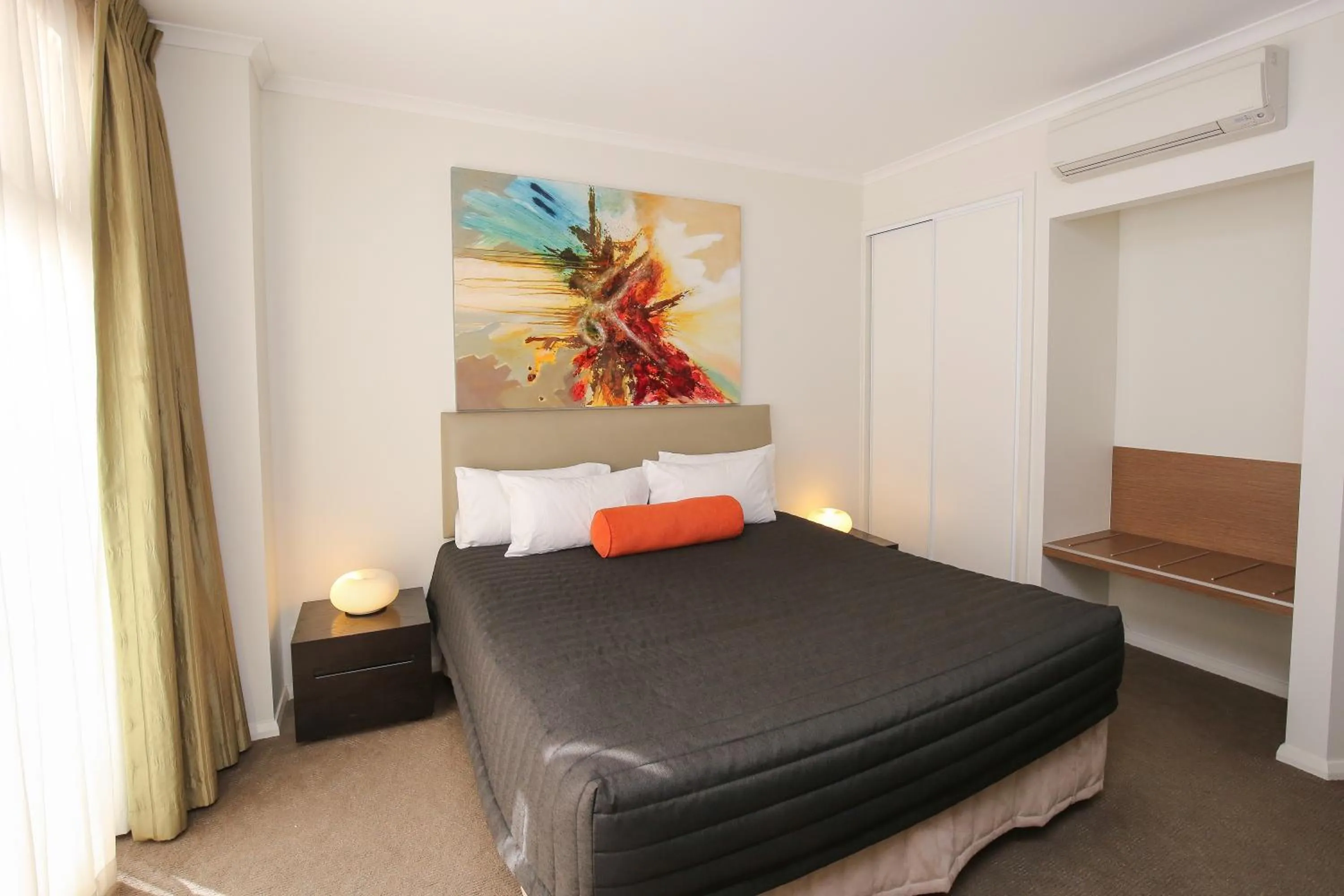 Bed in Indulge Apartments - Ontario