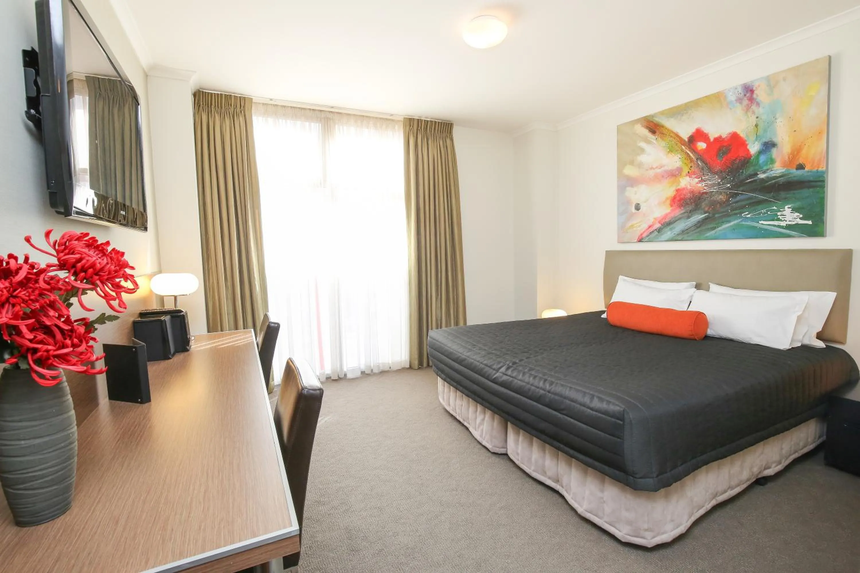 Bed in Indulge Apartments - Ontario