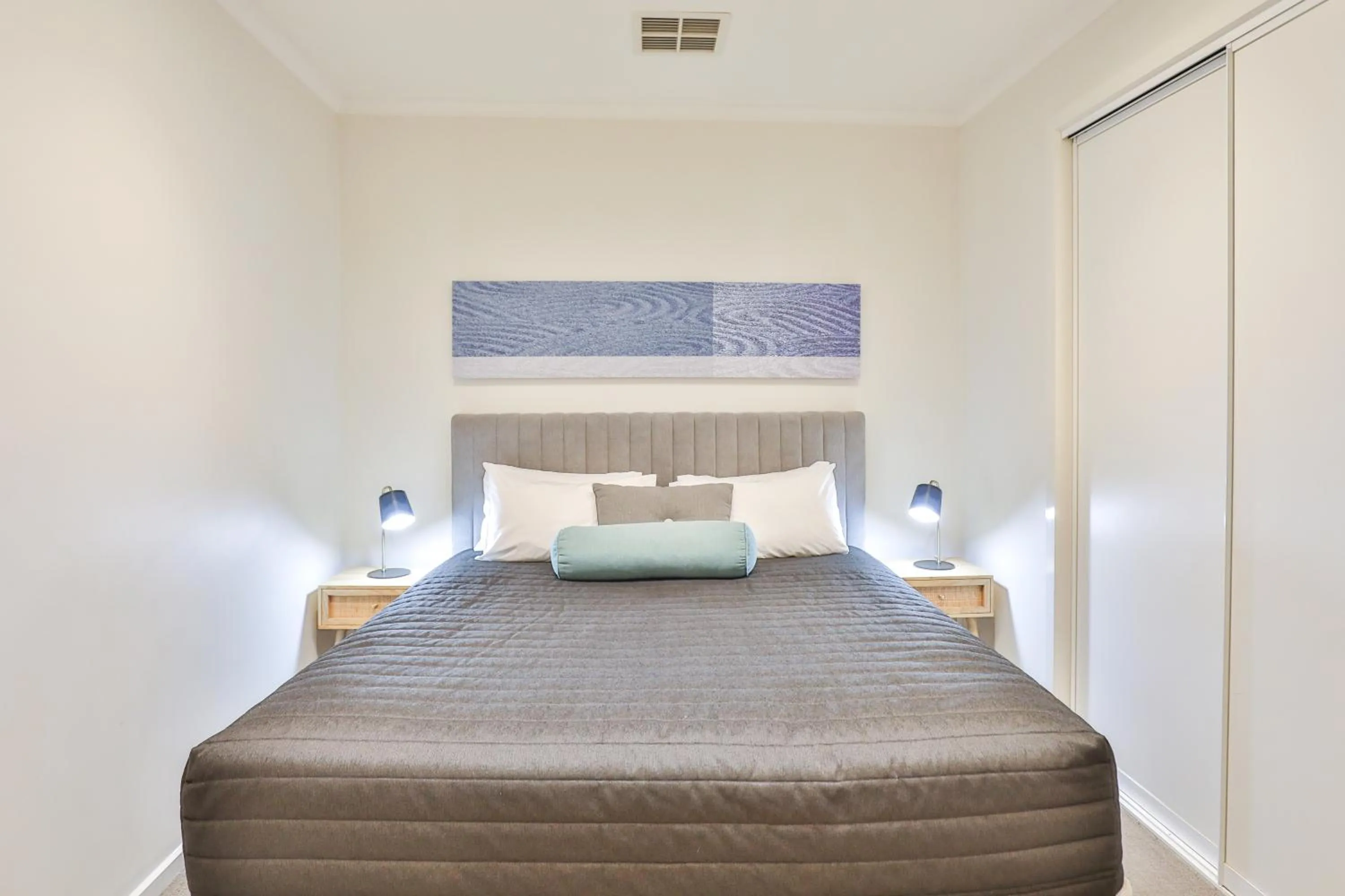Bedroom, Bed in Indulge Apartments - Langtree