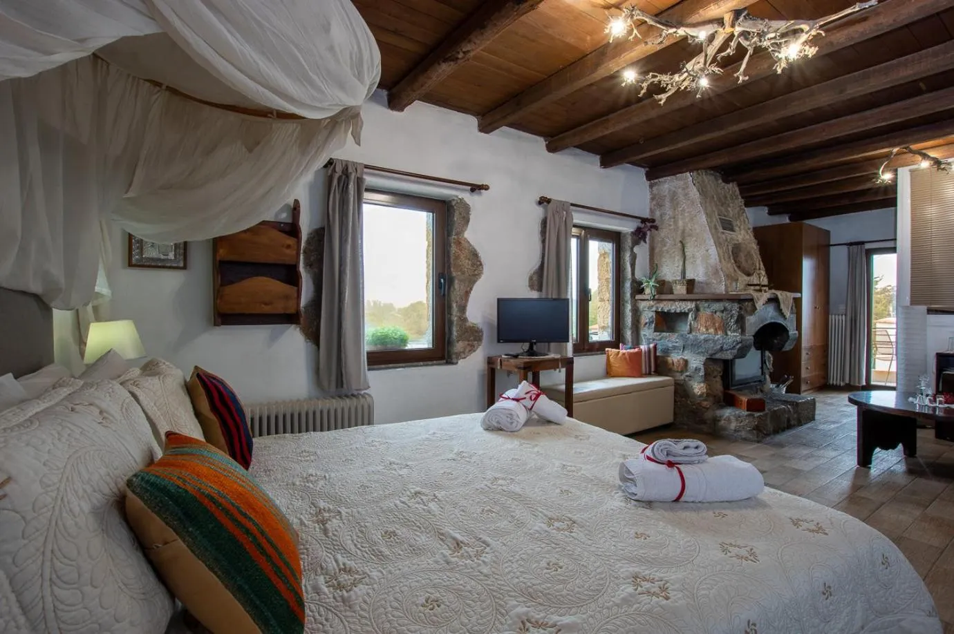Photo of the whole room, Bed in Vasilikata