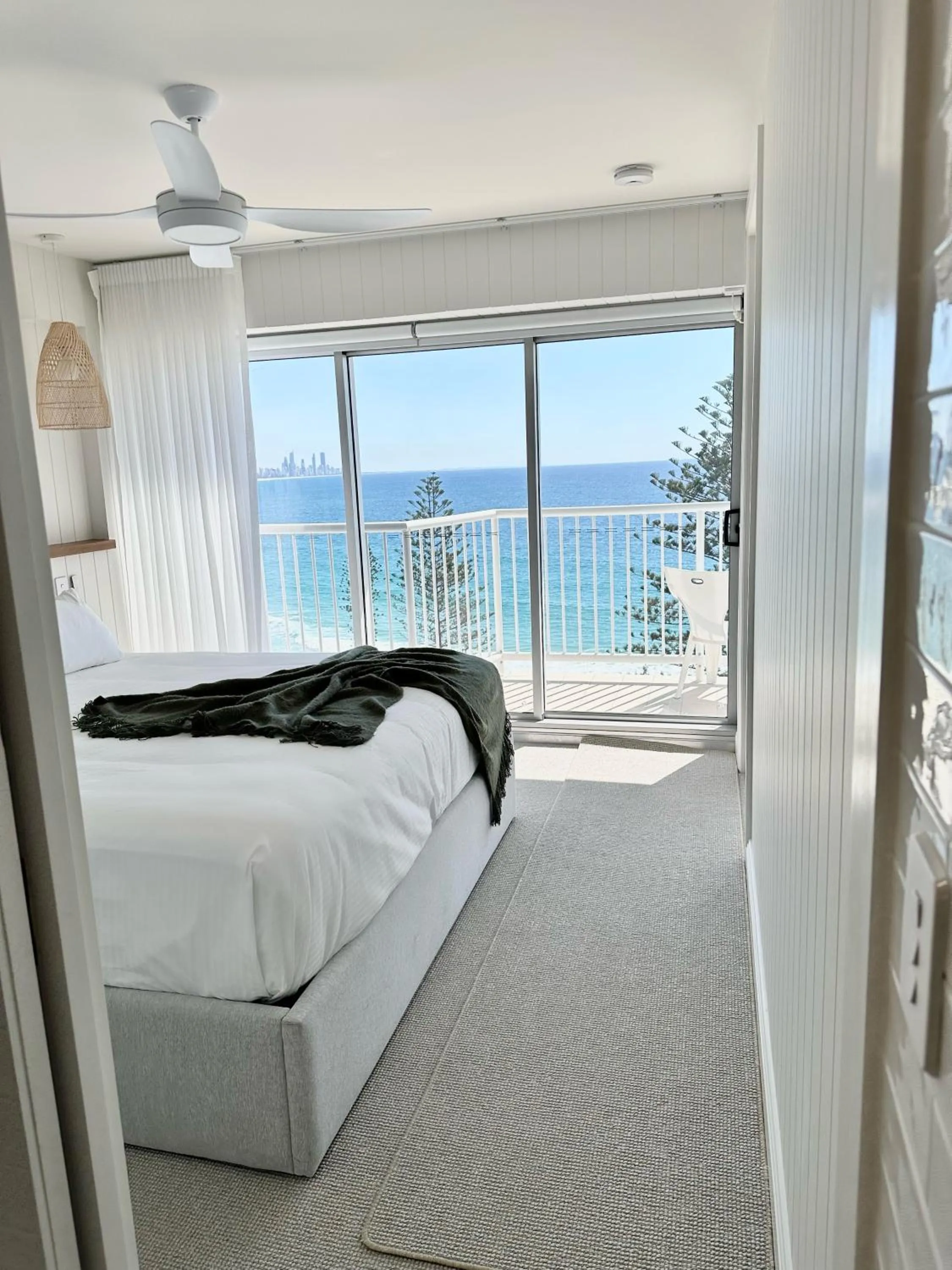 Balcony/Terrace, Bed in Hillhaven Holiday Apartments