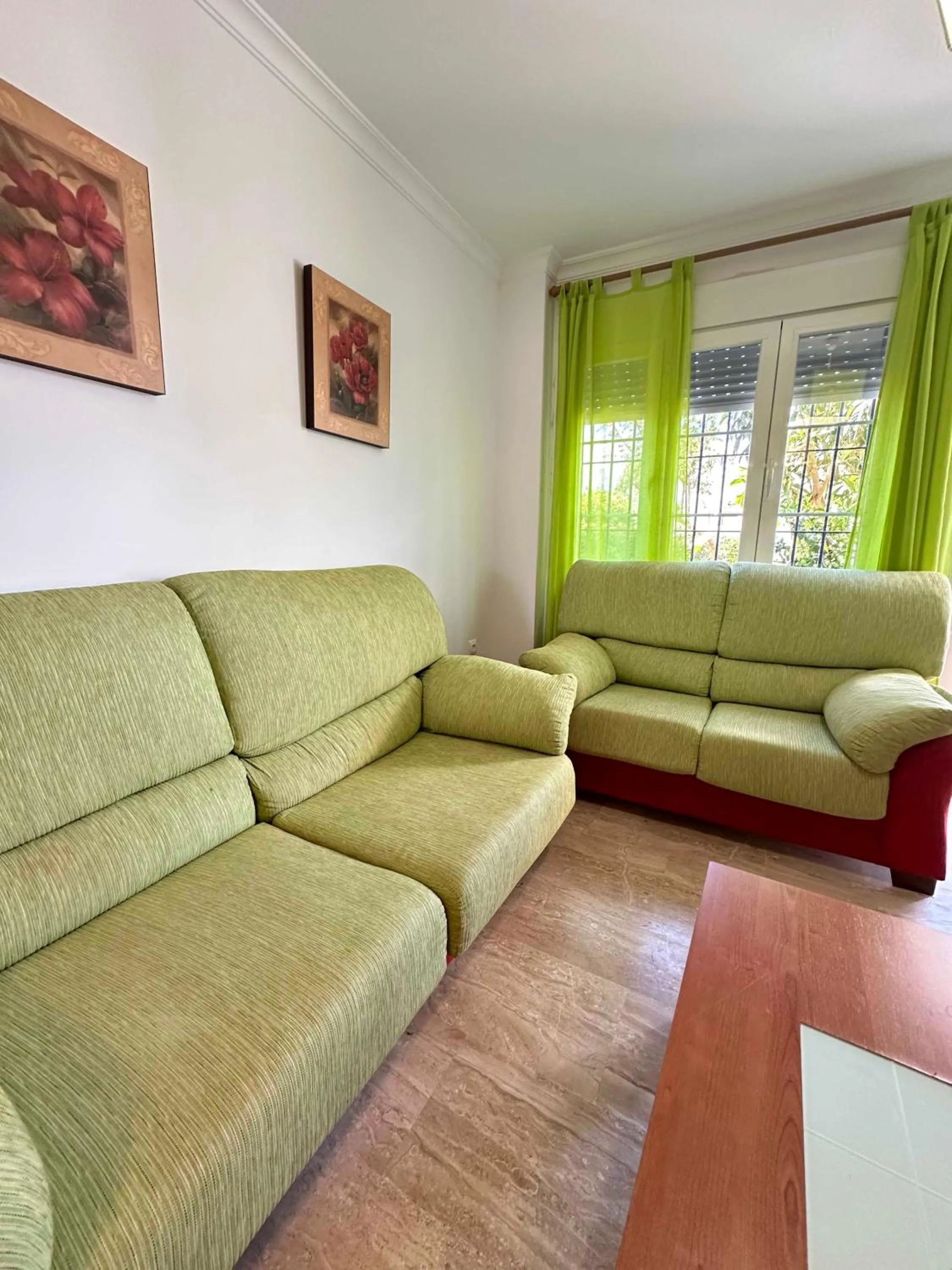 Communal lounge/ TV room in Taymar