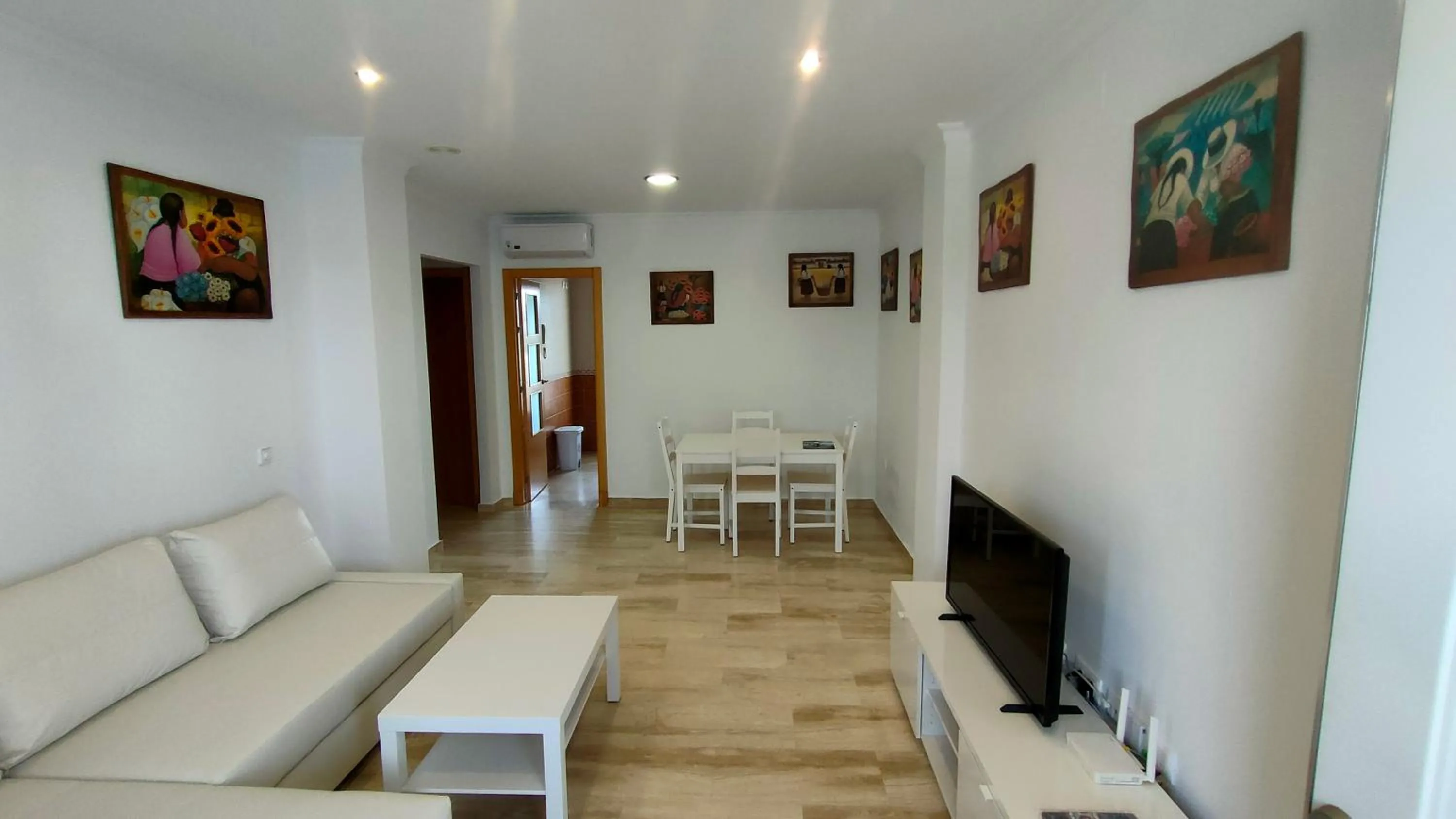 Communal lounge/ TV room in Taymar