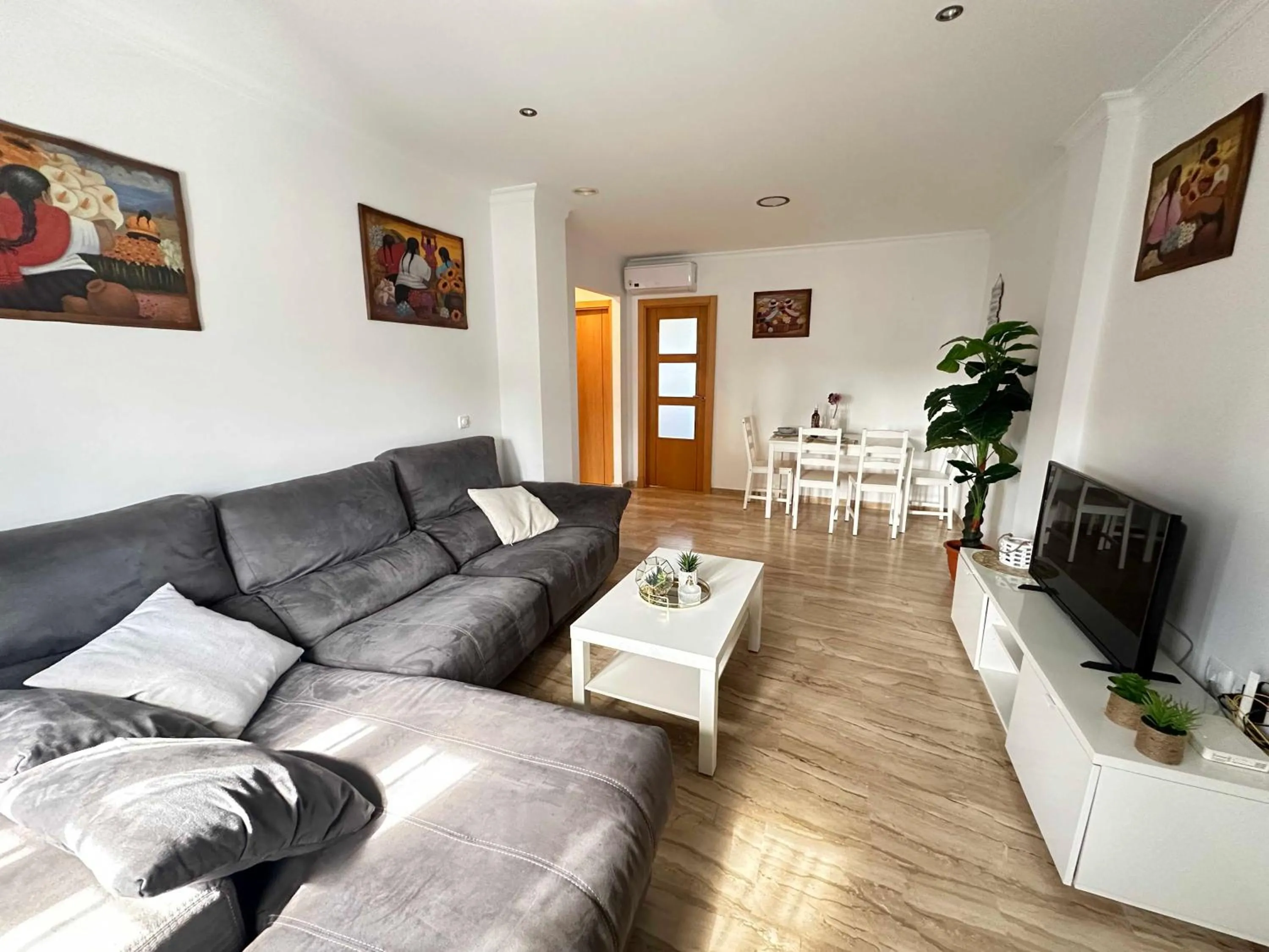 Communal lounge/ TV room in Taymar