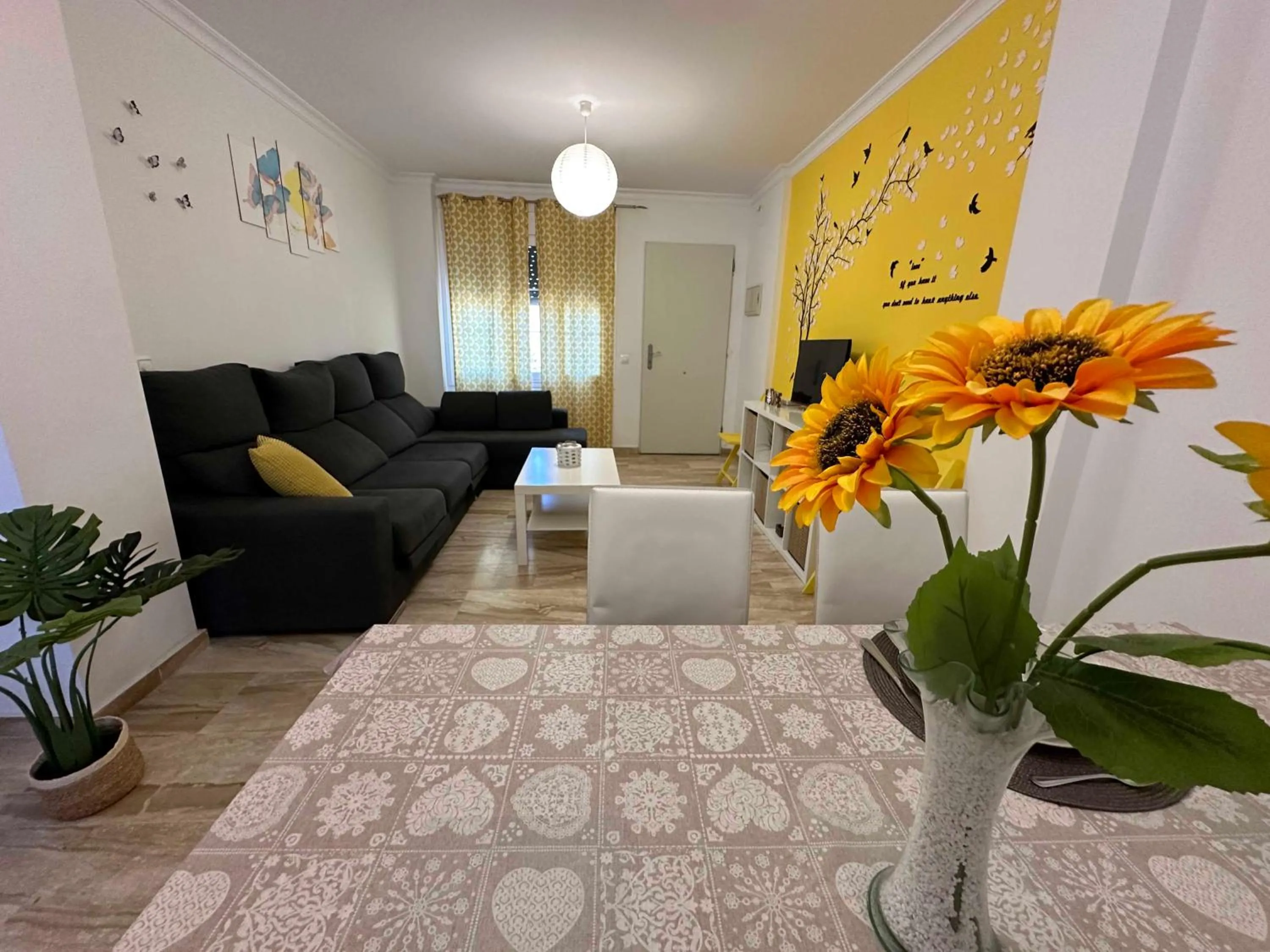 Communal lounge/ TV room in Taymar