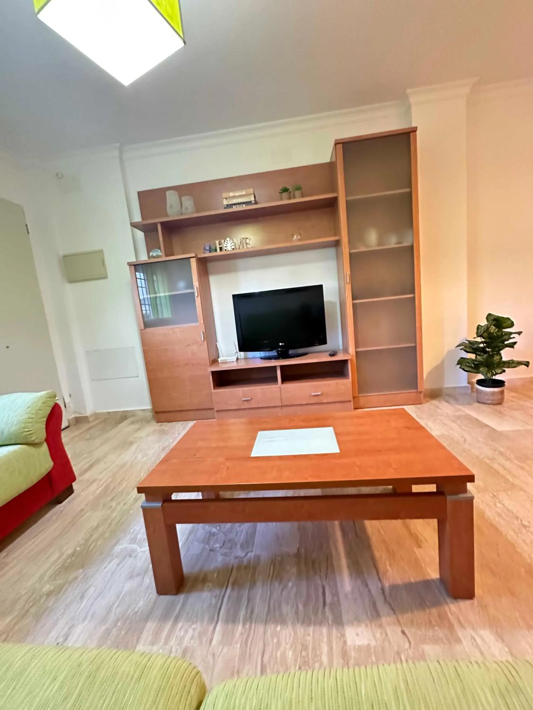 Communal lounge/ TV room in Taymar