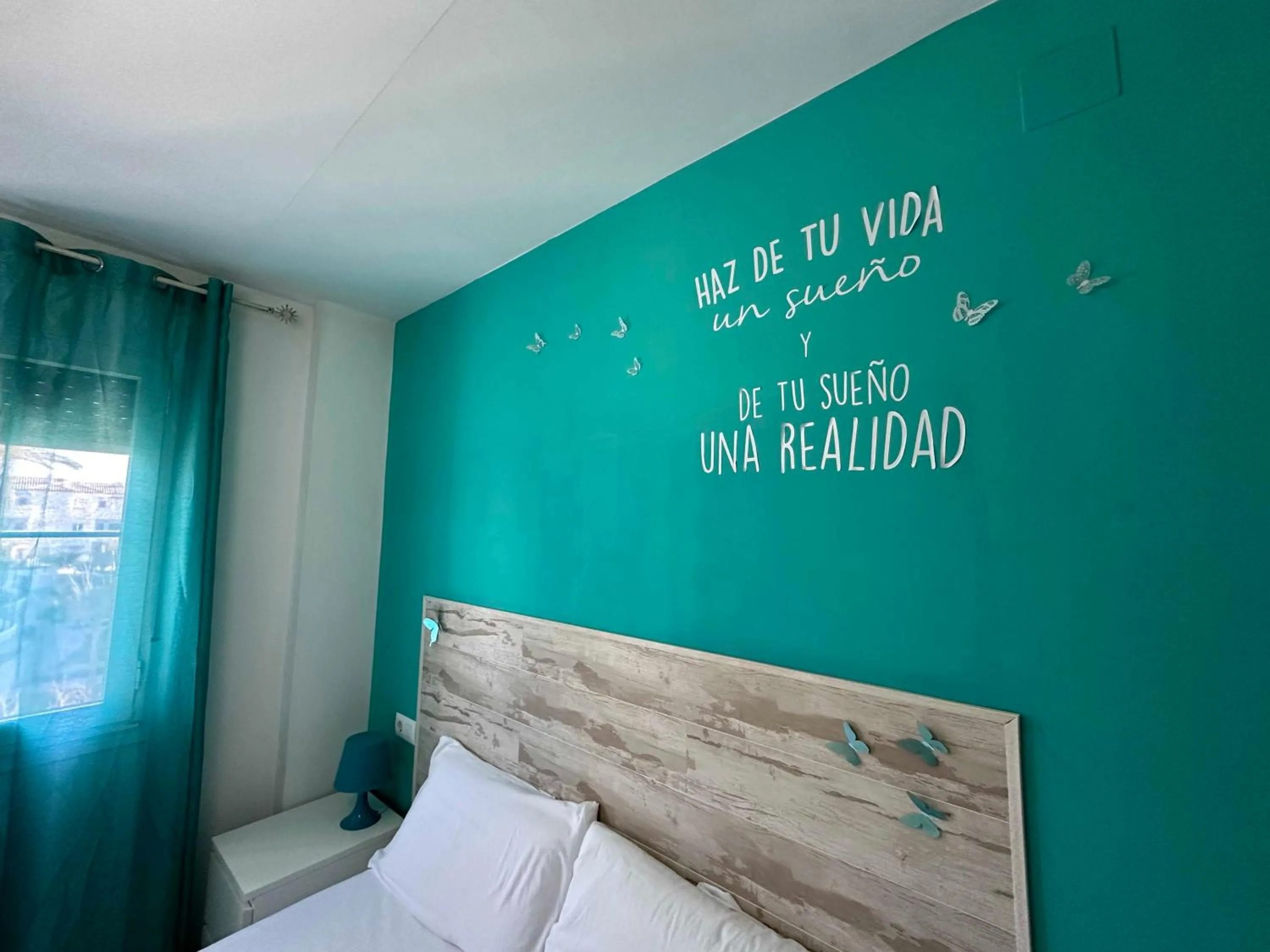 Bedroom, Bed in Taymar
