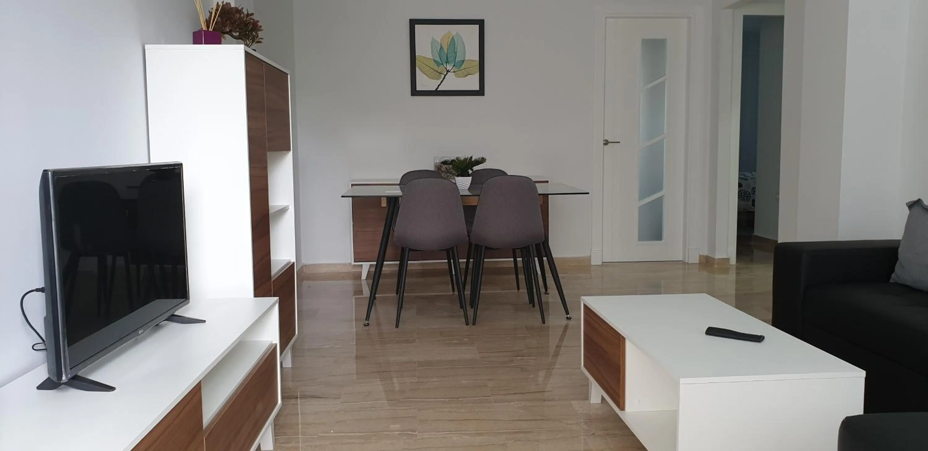 Communal lounge/ TV room in Taymar