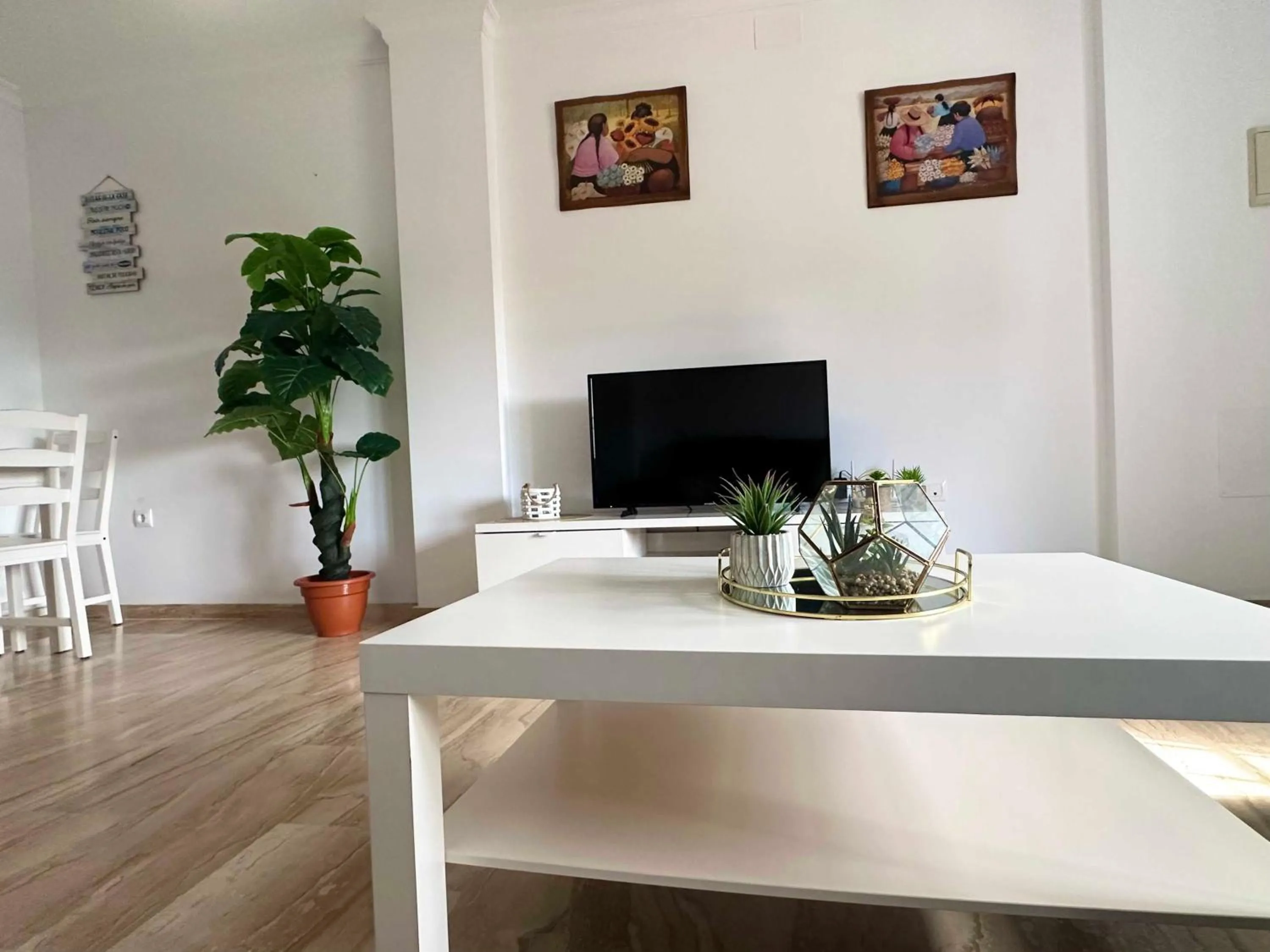 Communal lounge/ TV room in Taymar
