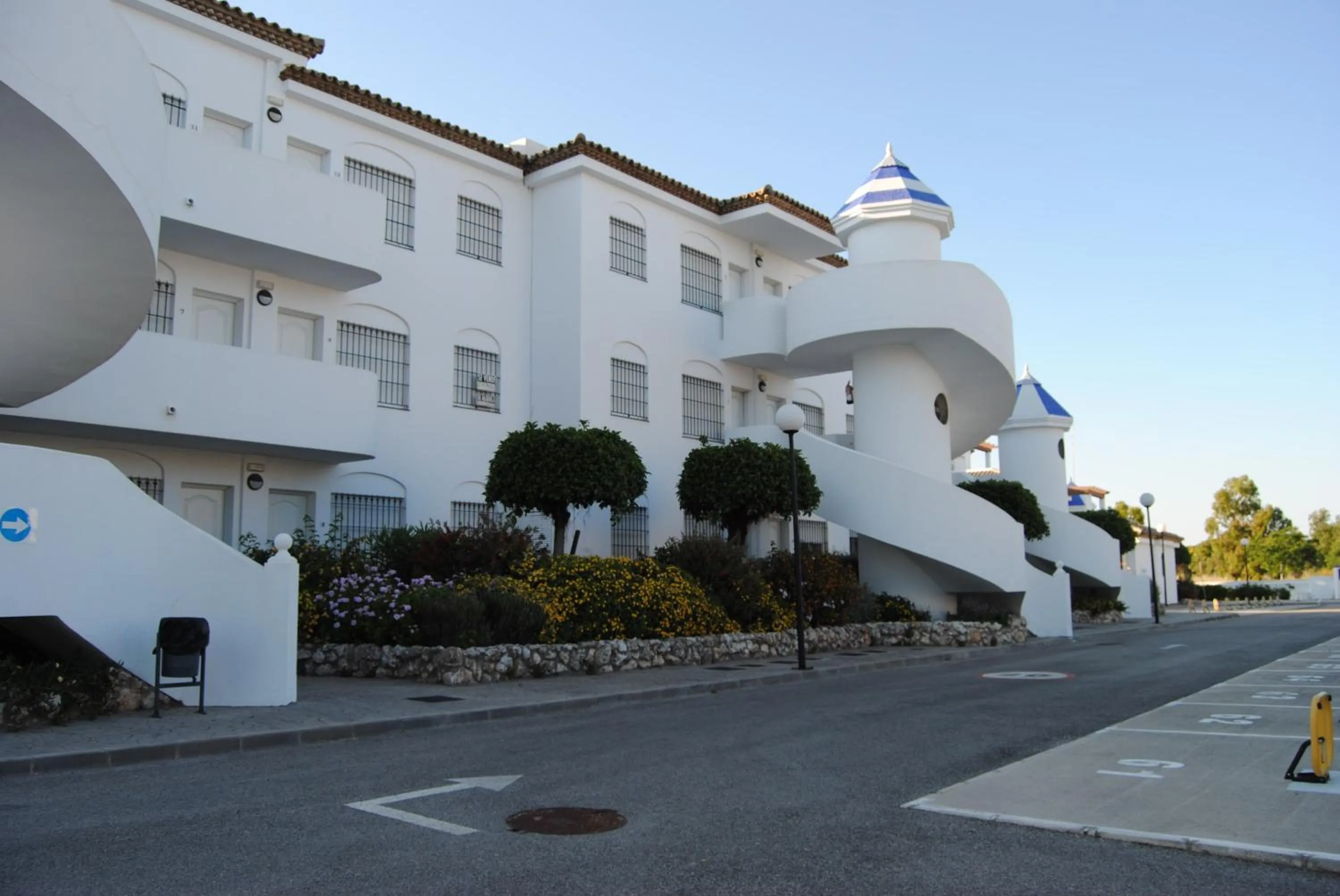 Facade/entrance in Taymar
