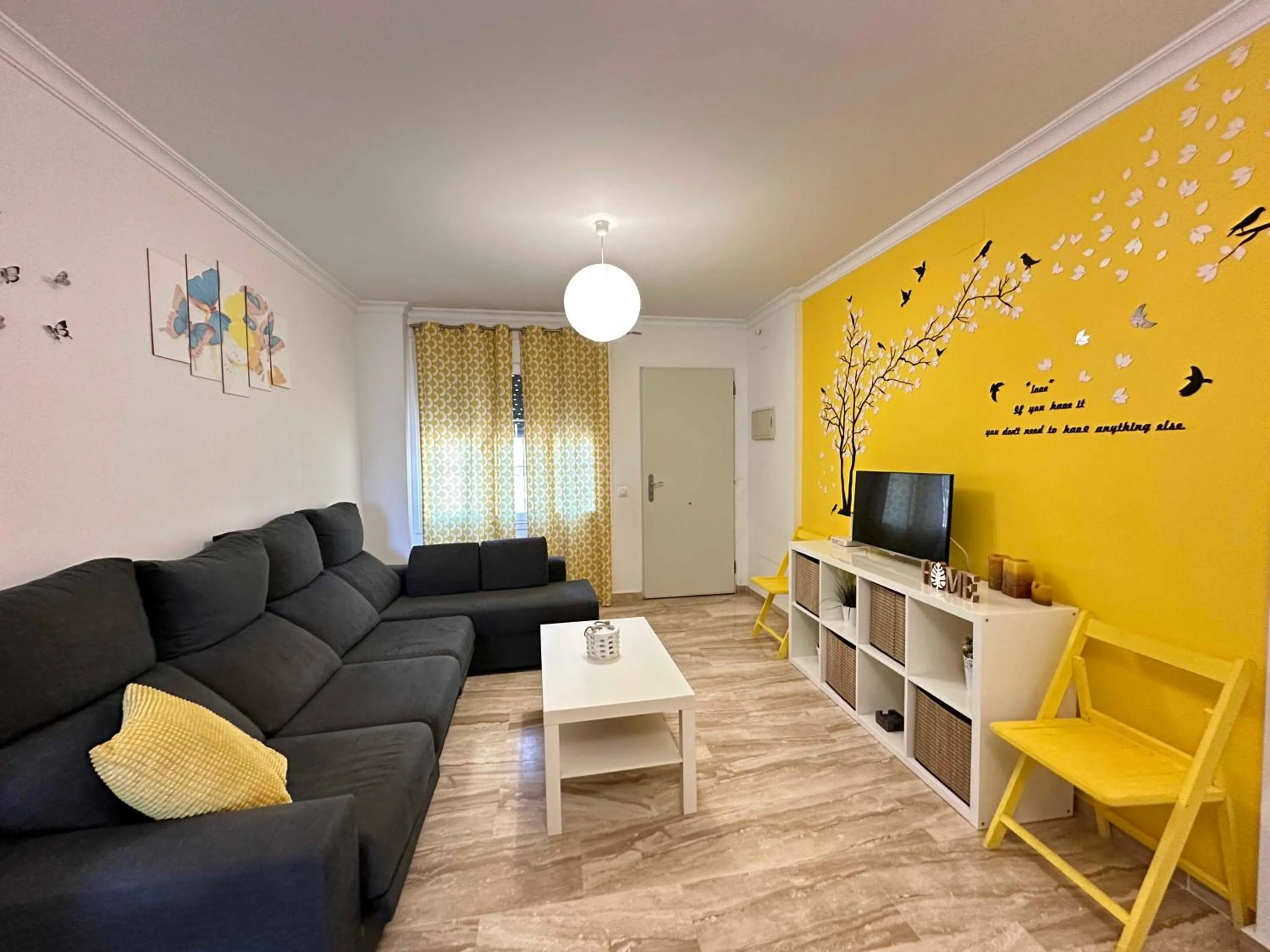 Communal lounge/ TV room in Taymar